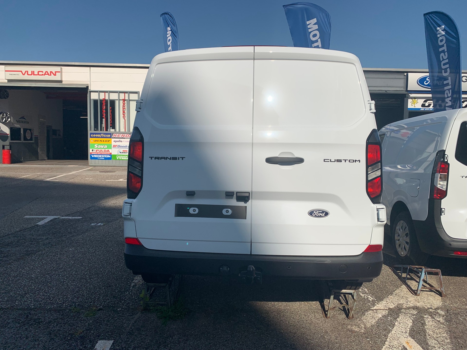 FORD Transit Custom Van 300 L1H1 Trend-image-4