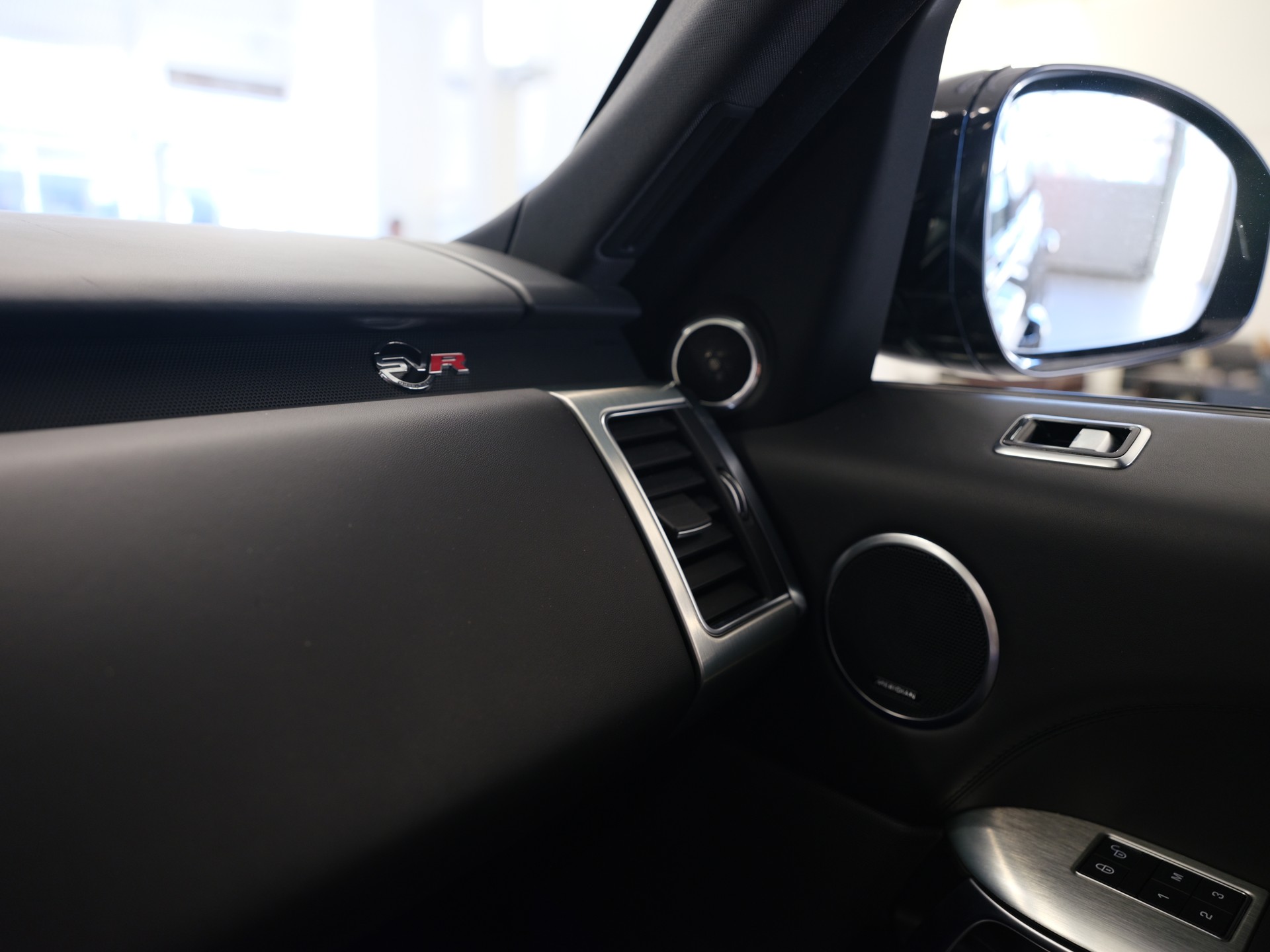 LAND ROVER Range Rover Sport 5.0 V8 S/C SVR Automatic-image-17