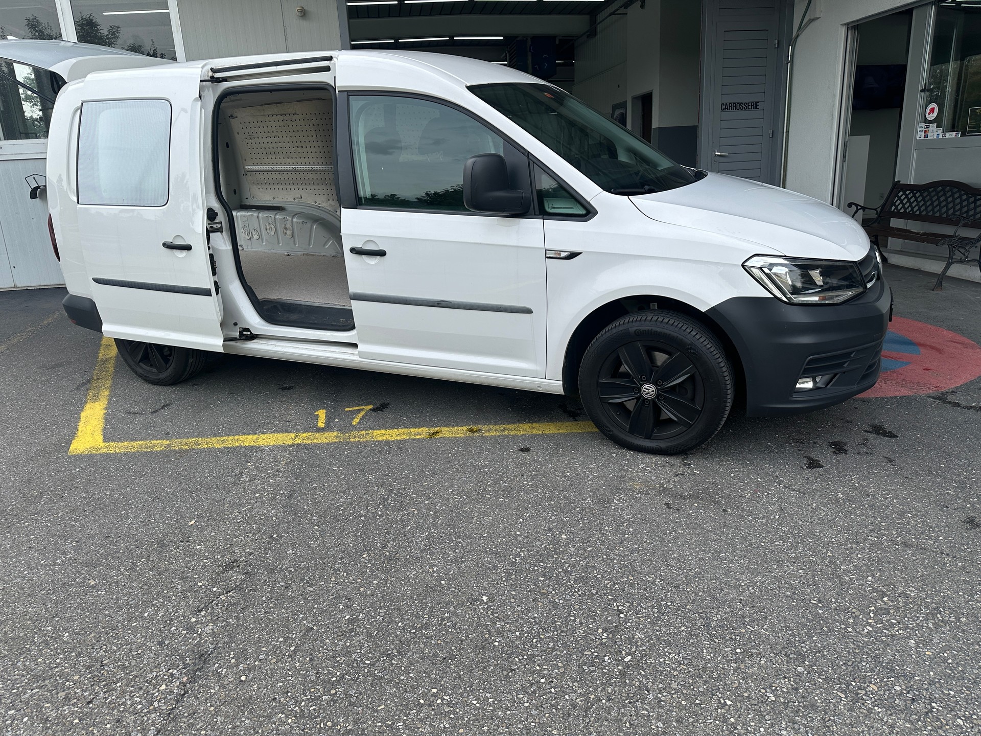 VW Caddy Maxi 2.0TDI BlueMotion Technology DSG-image-4