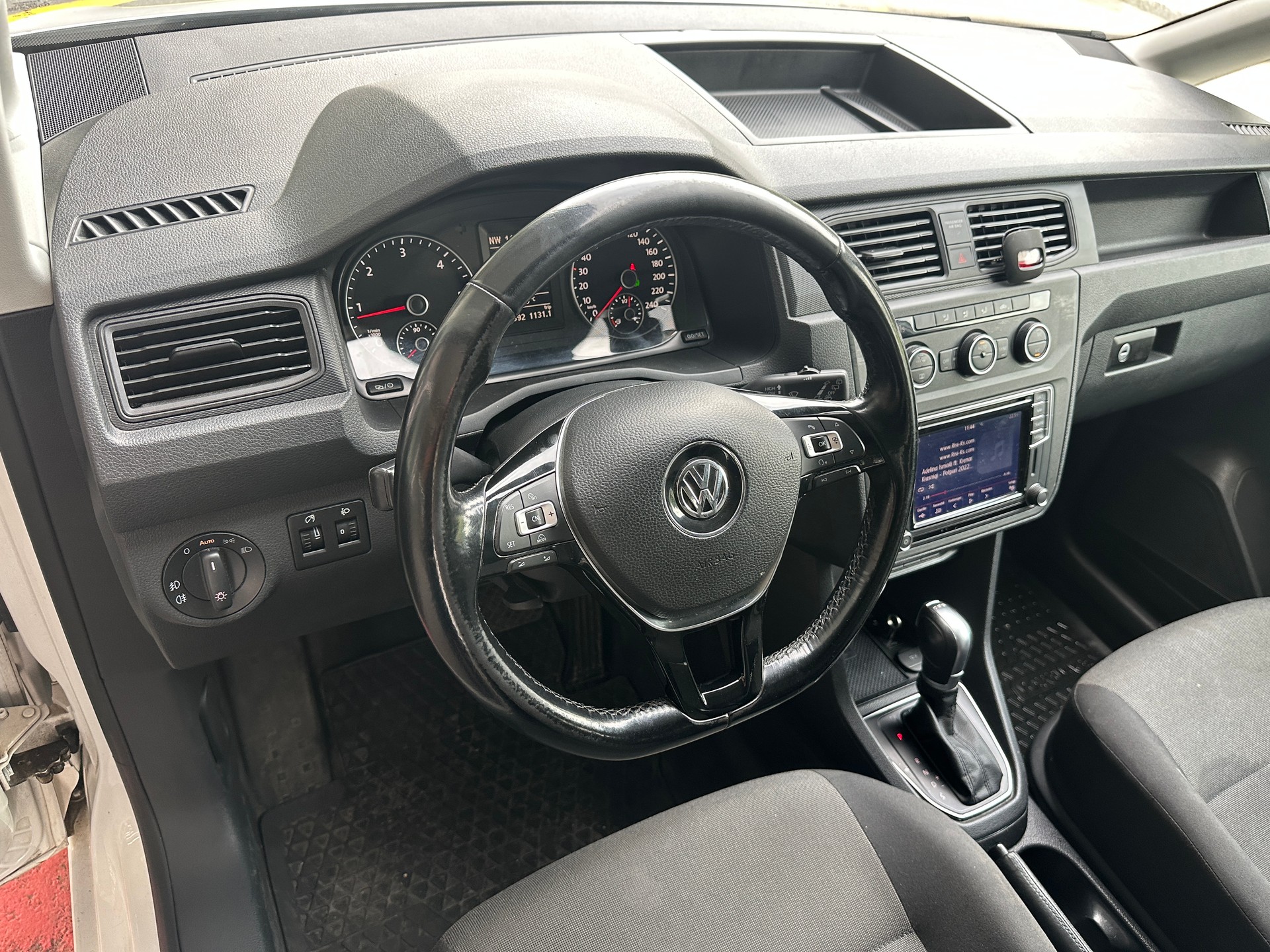 VW Caddy Maxi 2.0TDI BlueMotion Technology DSG-image-3