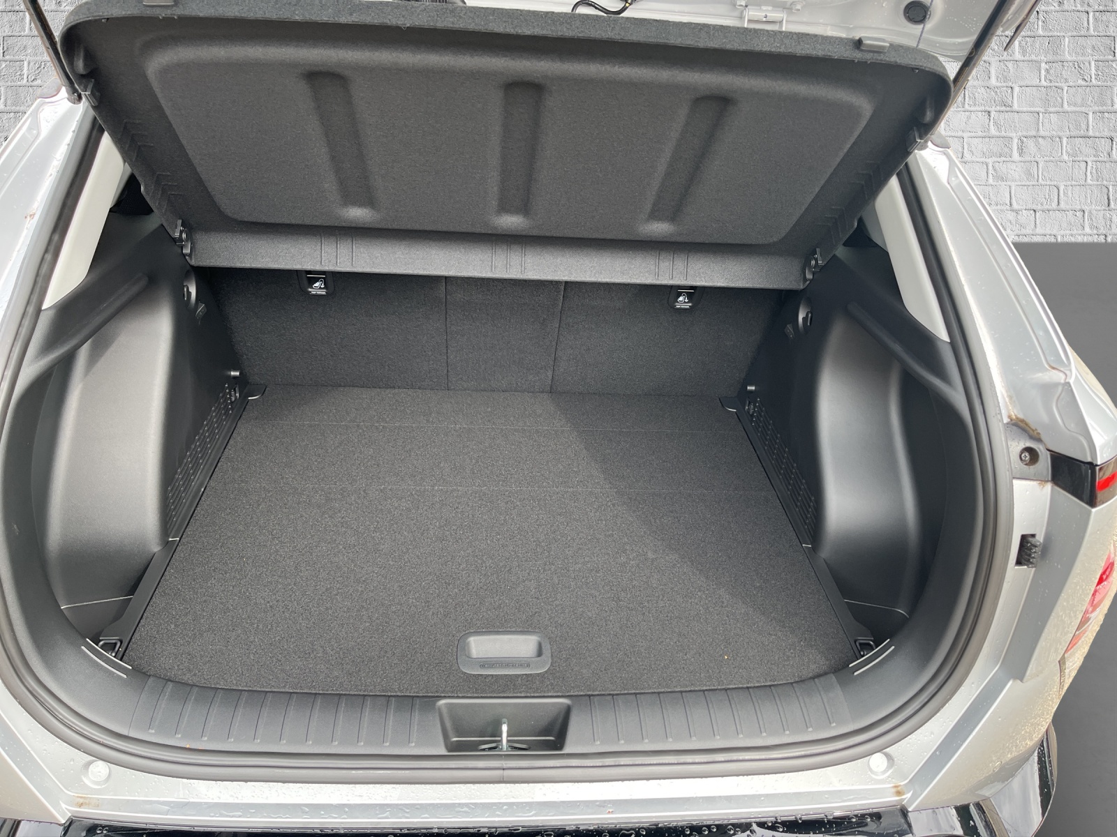 HYUNDAI Kona EV 65.4 kWh Amplia-image-15