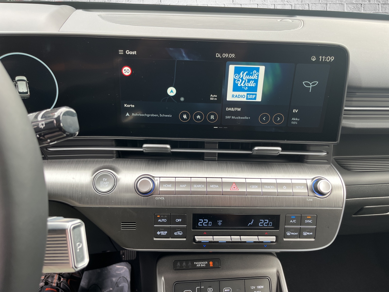 HYUNDAI Kona EV 65.4 kWh Amplia-image-10