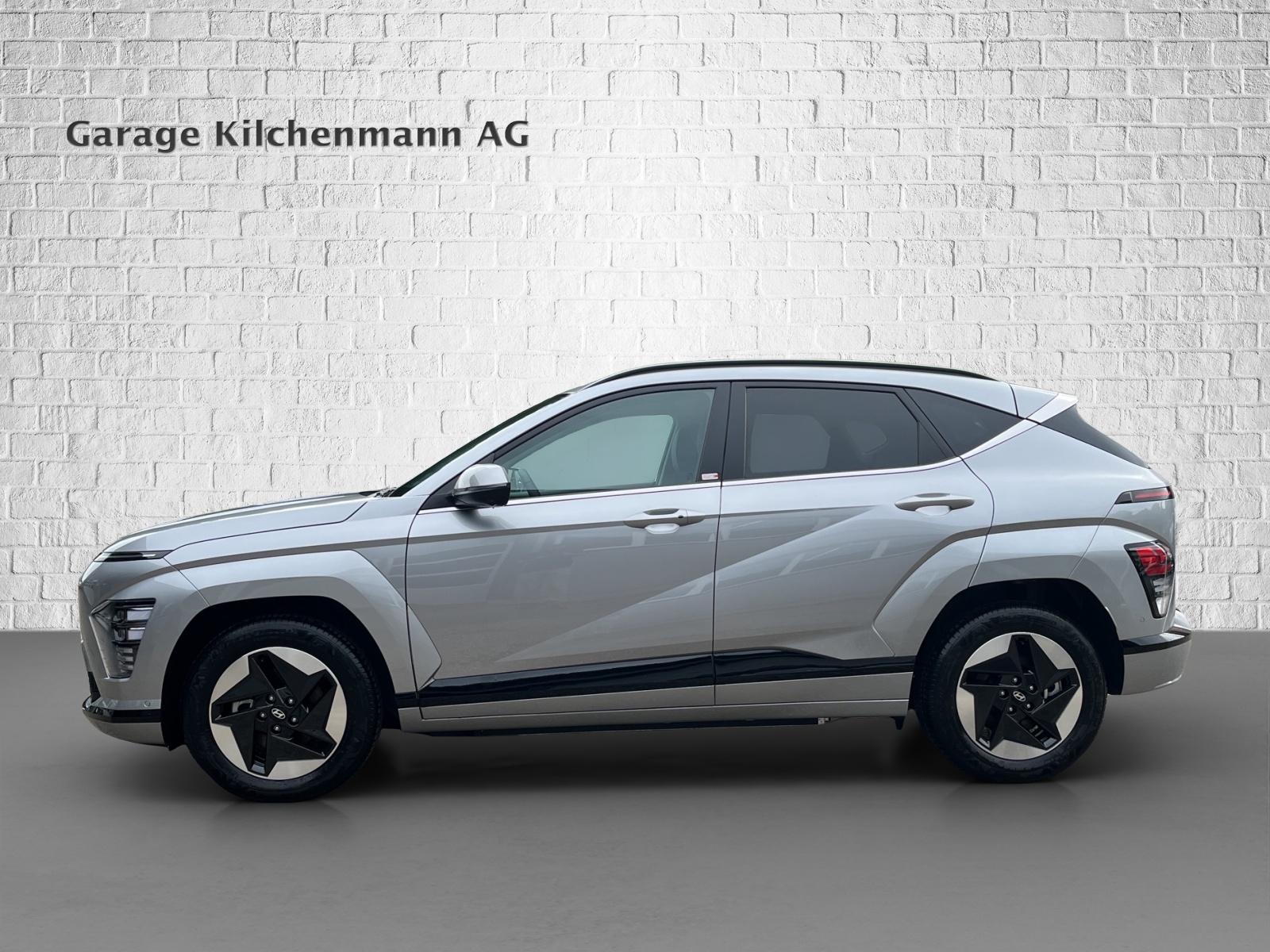 HYUNDAI Kona EV 65.4 kWh Amplia-showroom-element-1