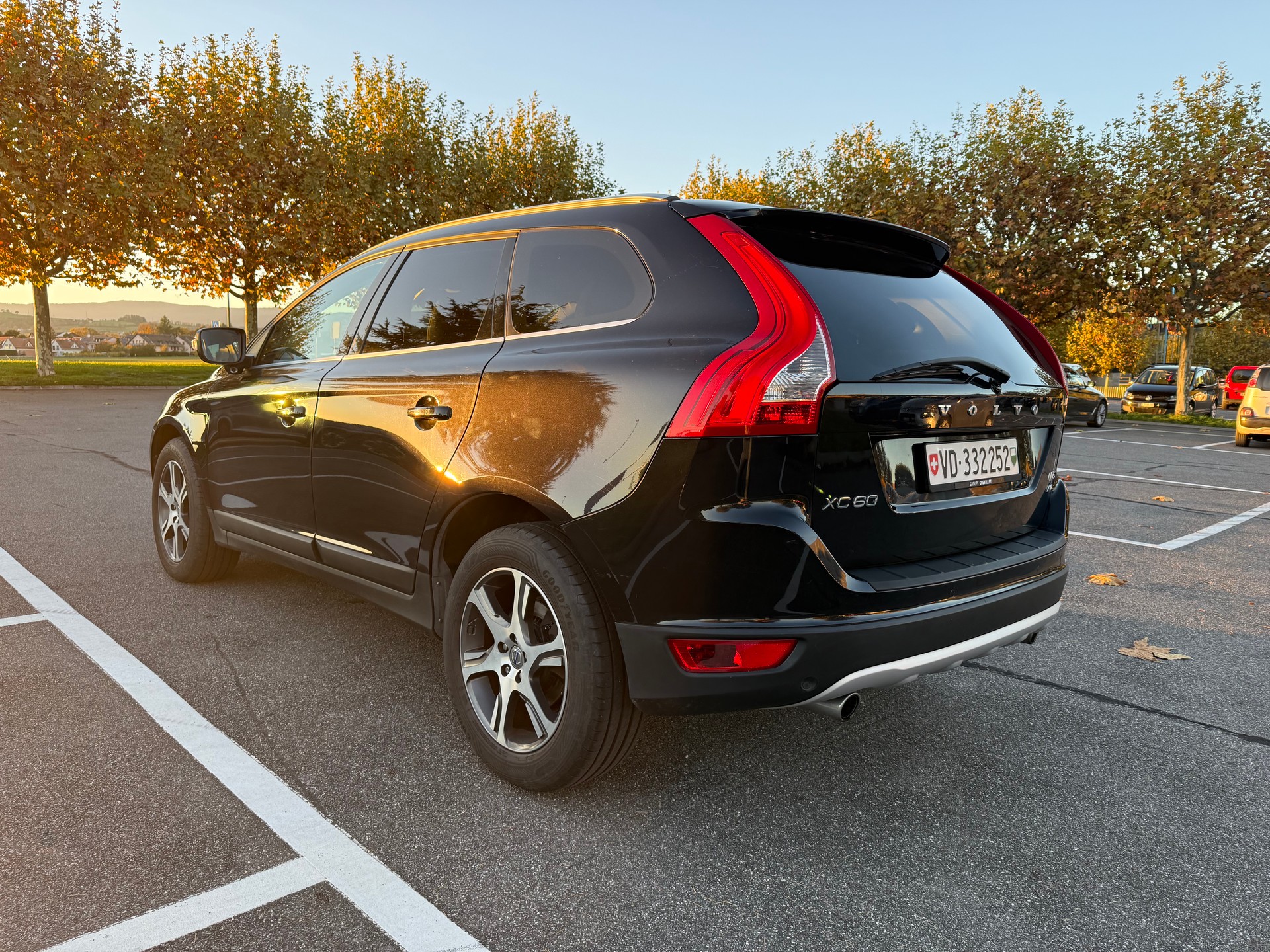 VOLVO XC60 D5 AWD Summum-image-1