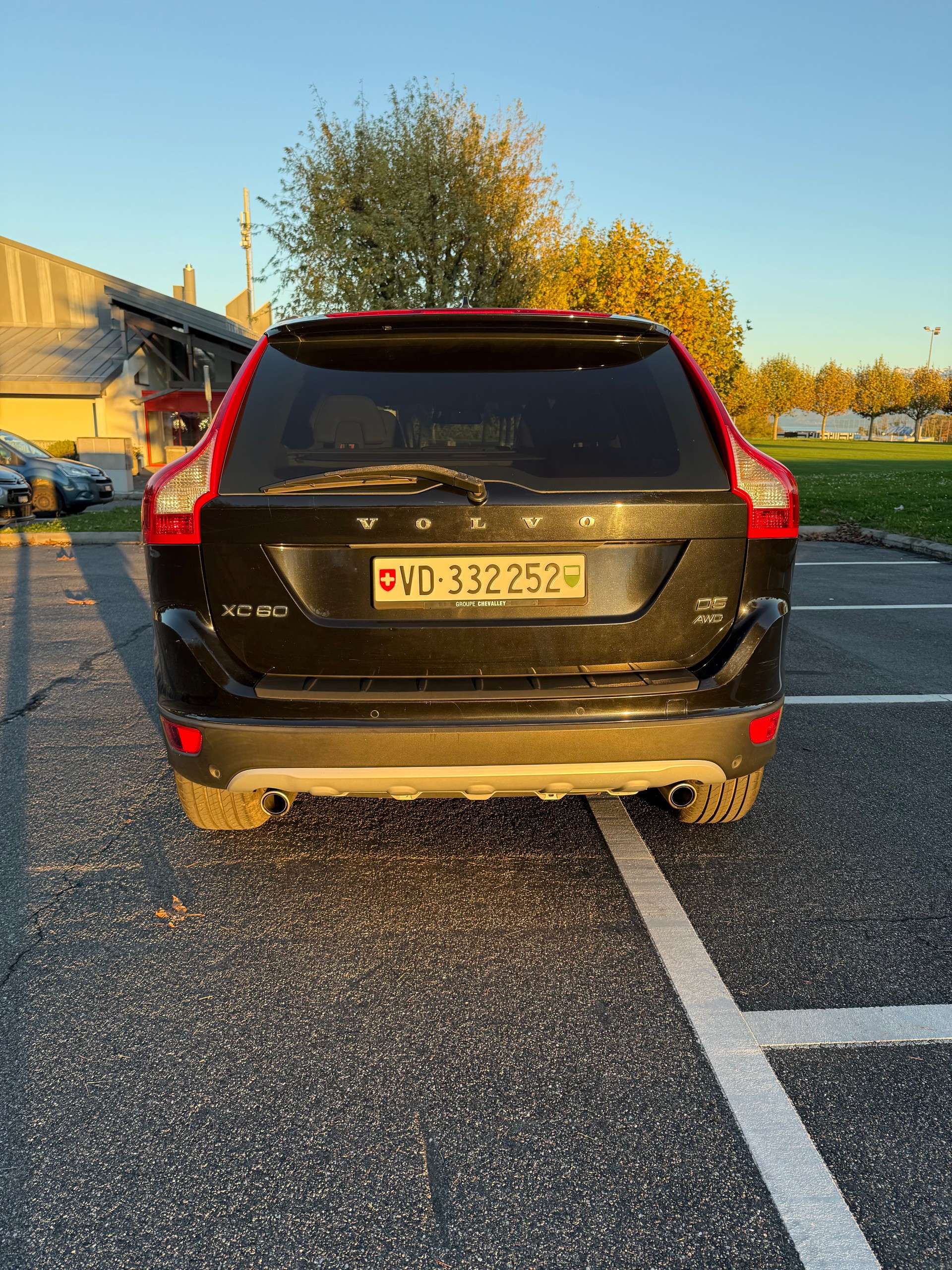 VOLVO XC60 D5 AWD Summum-image-4