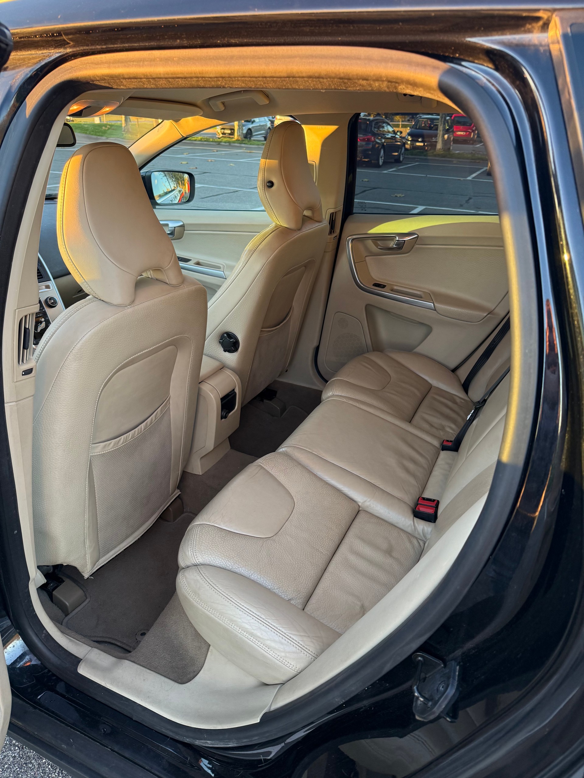VOLVO XC60 D5 AWD Summum-image-7