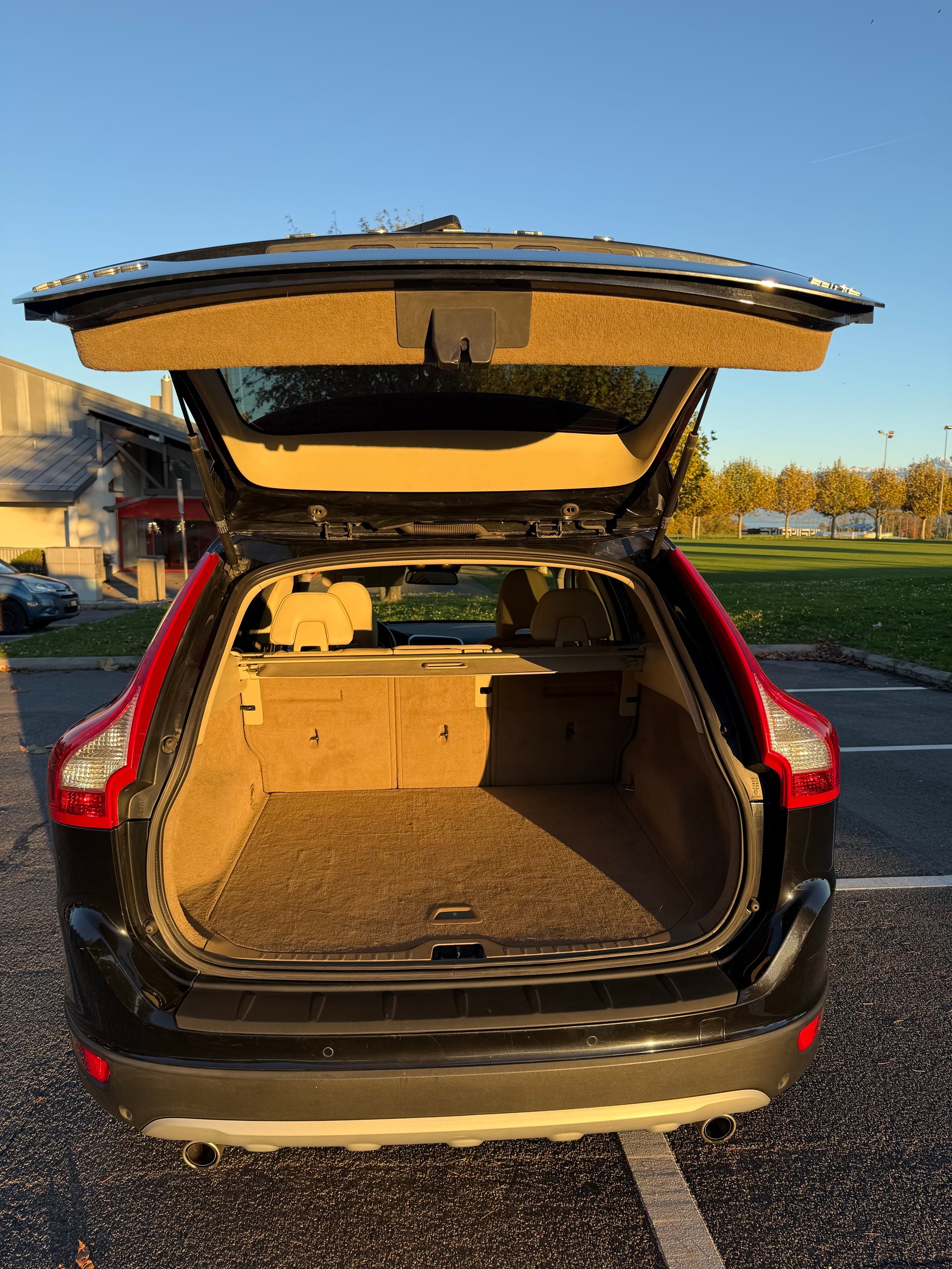 VOLVO XC60 D5 AWD Summum-image-5
