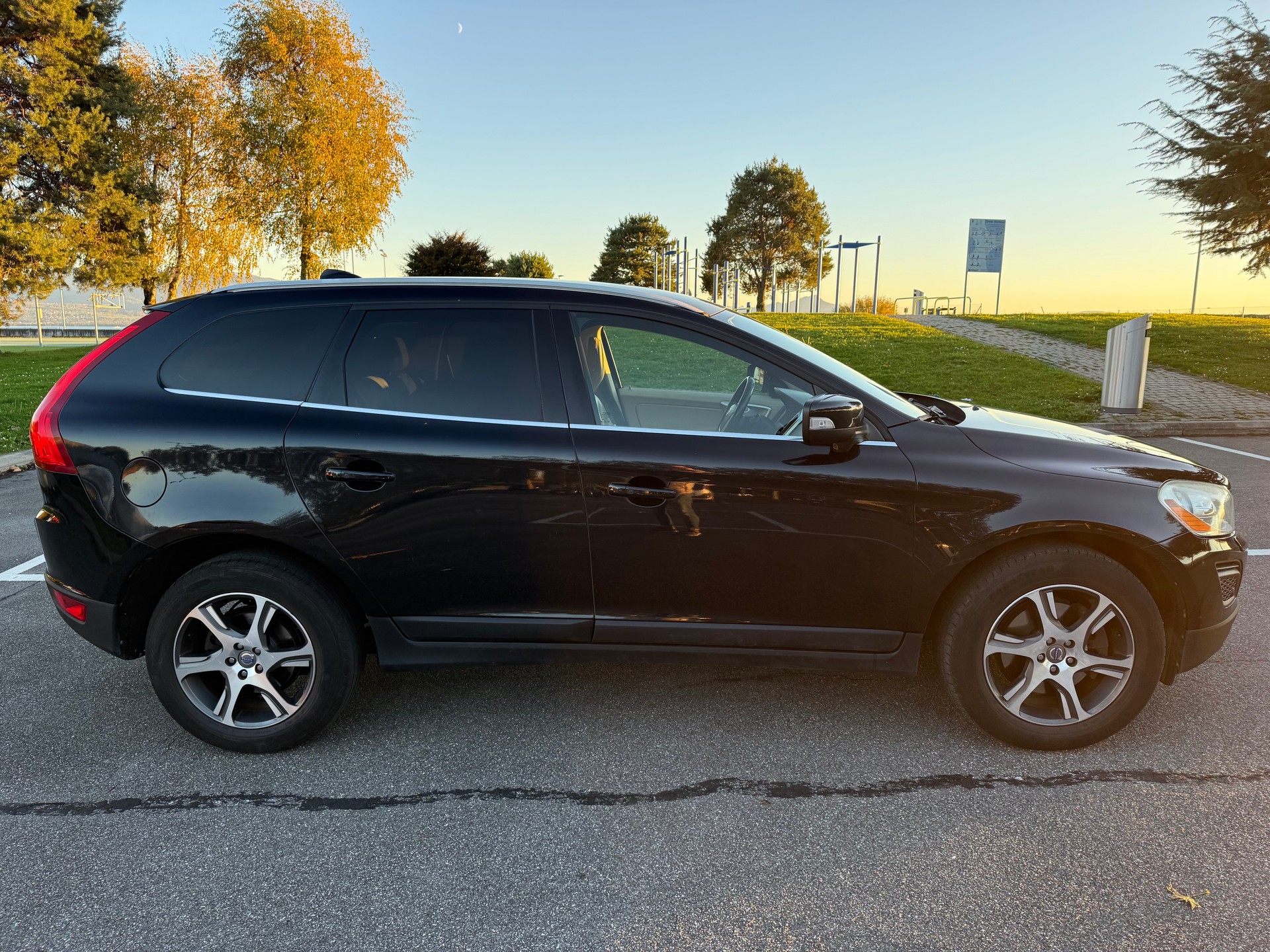 VOLVO XC60 D5 AWD Summum-image-2