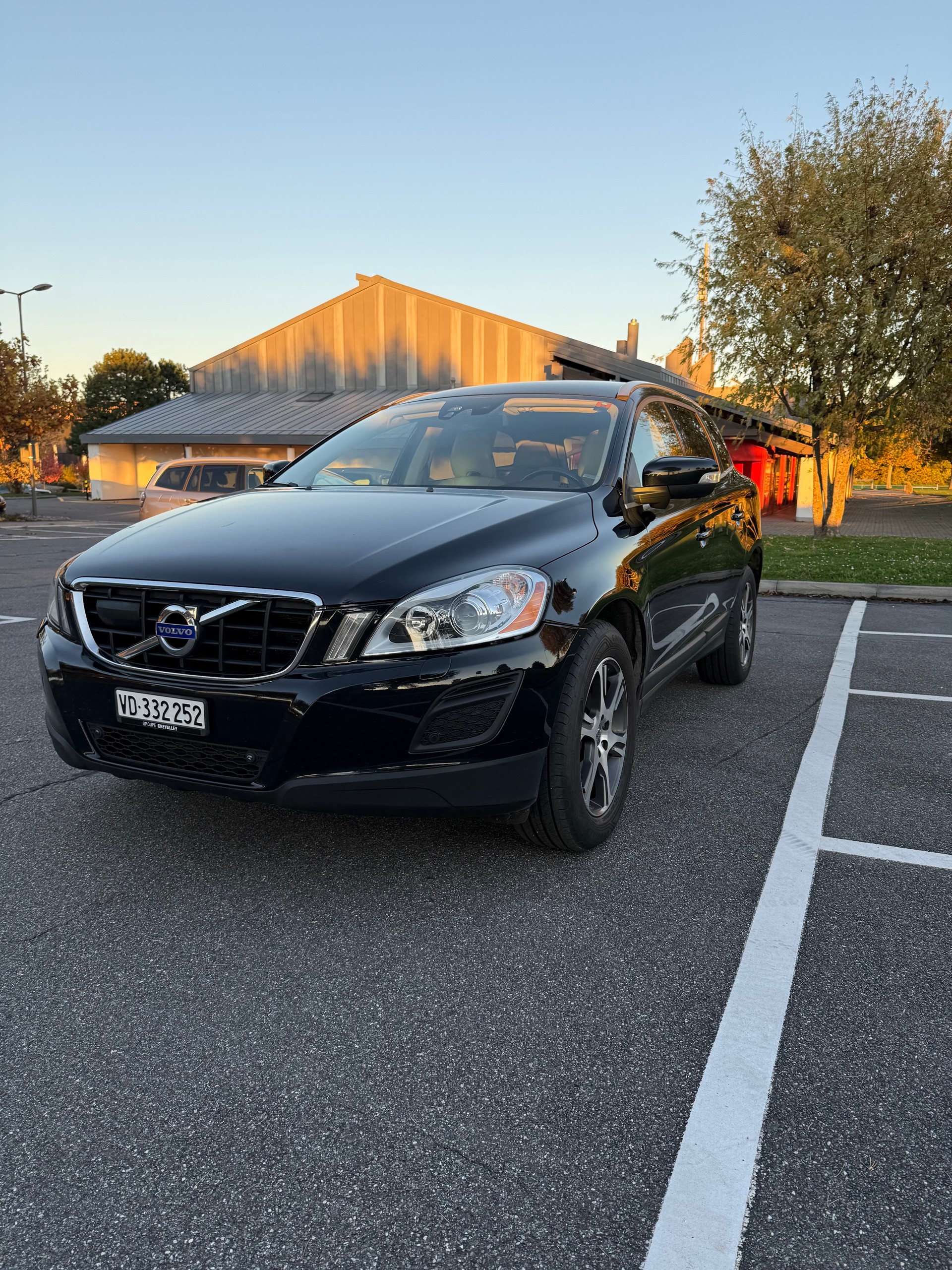 VOLVO XC60 D5 AWD Summum-image-0