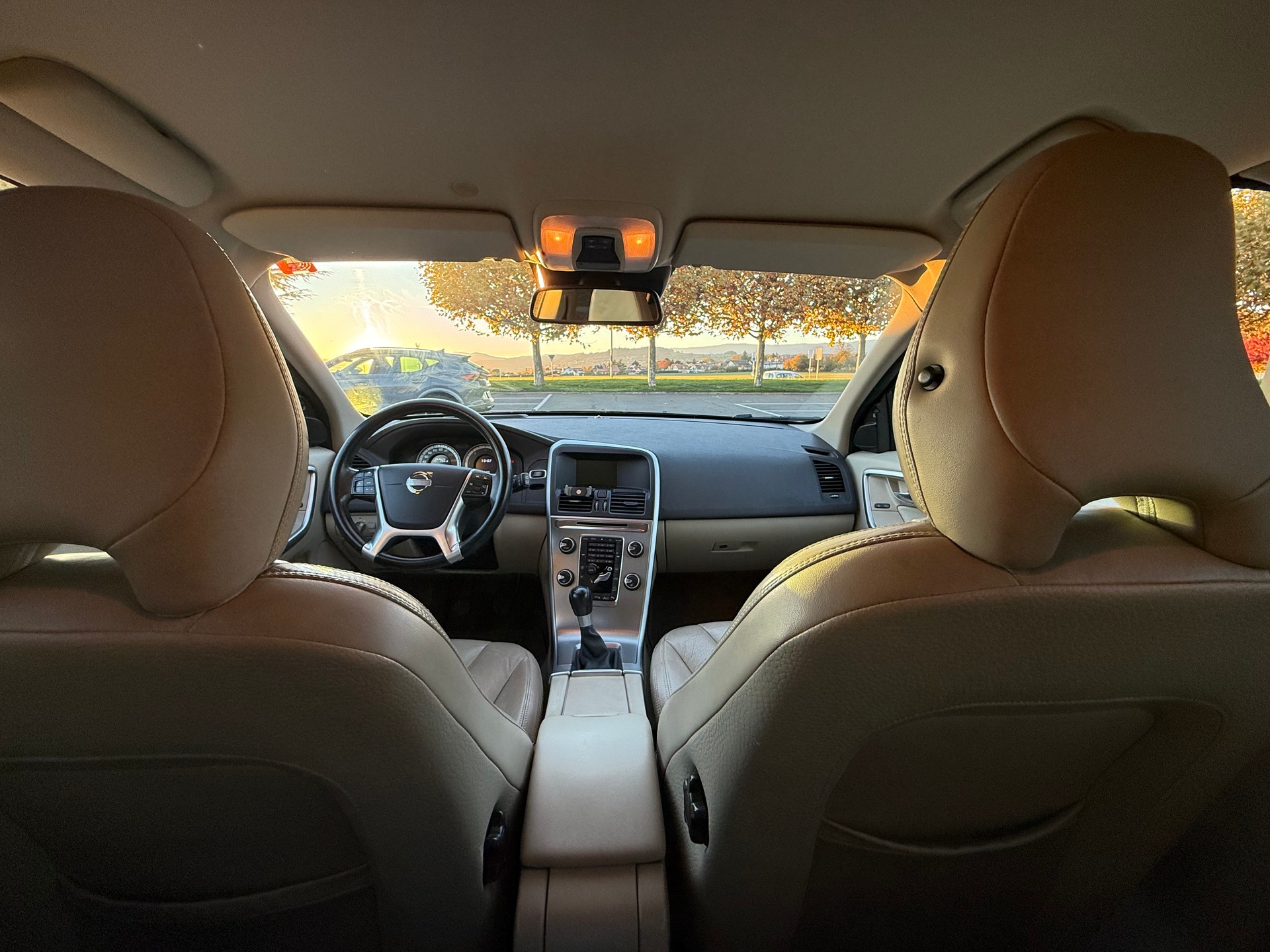 VOLVO XC60 D5 AWD Summum-image-8