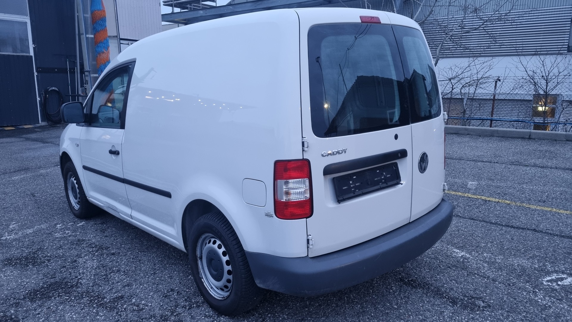 VW Caddy 1.4-image-4