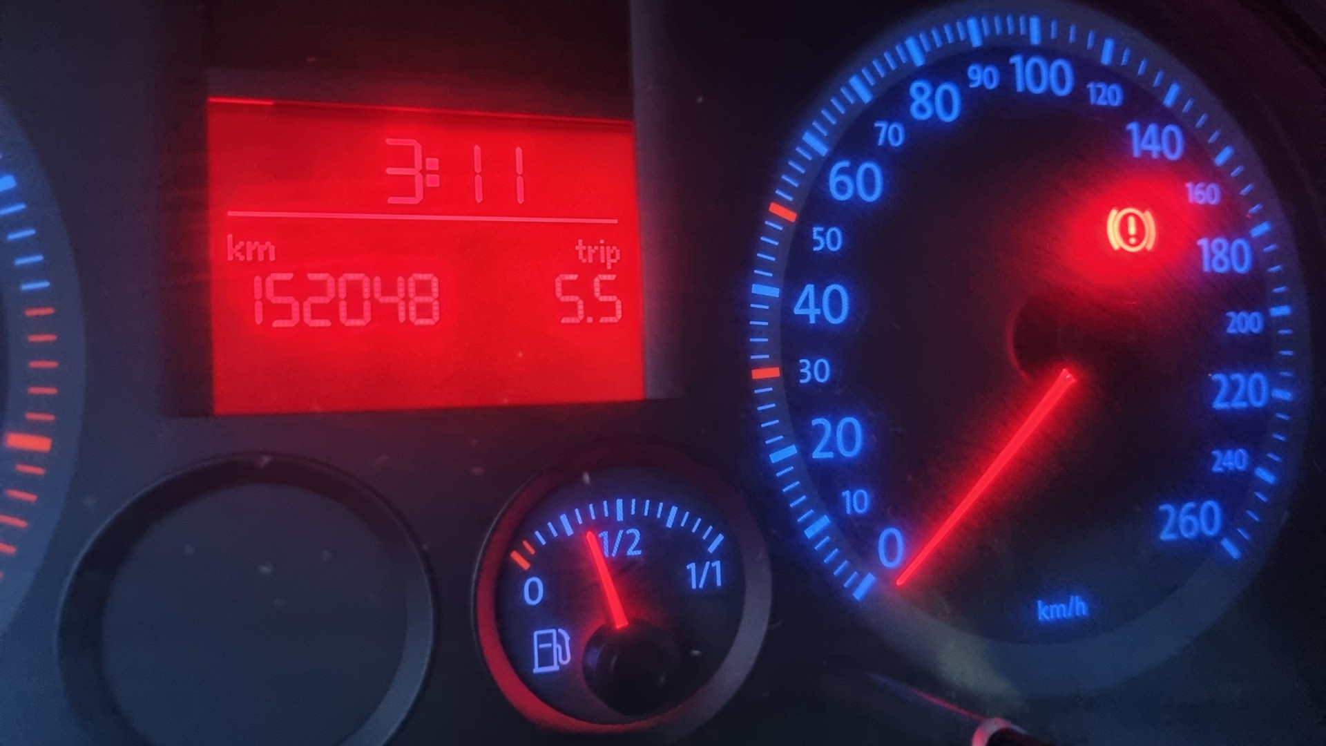 VW Caddy 1.4-image-8