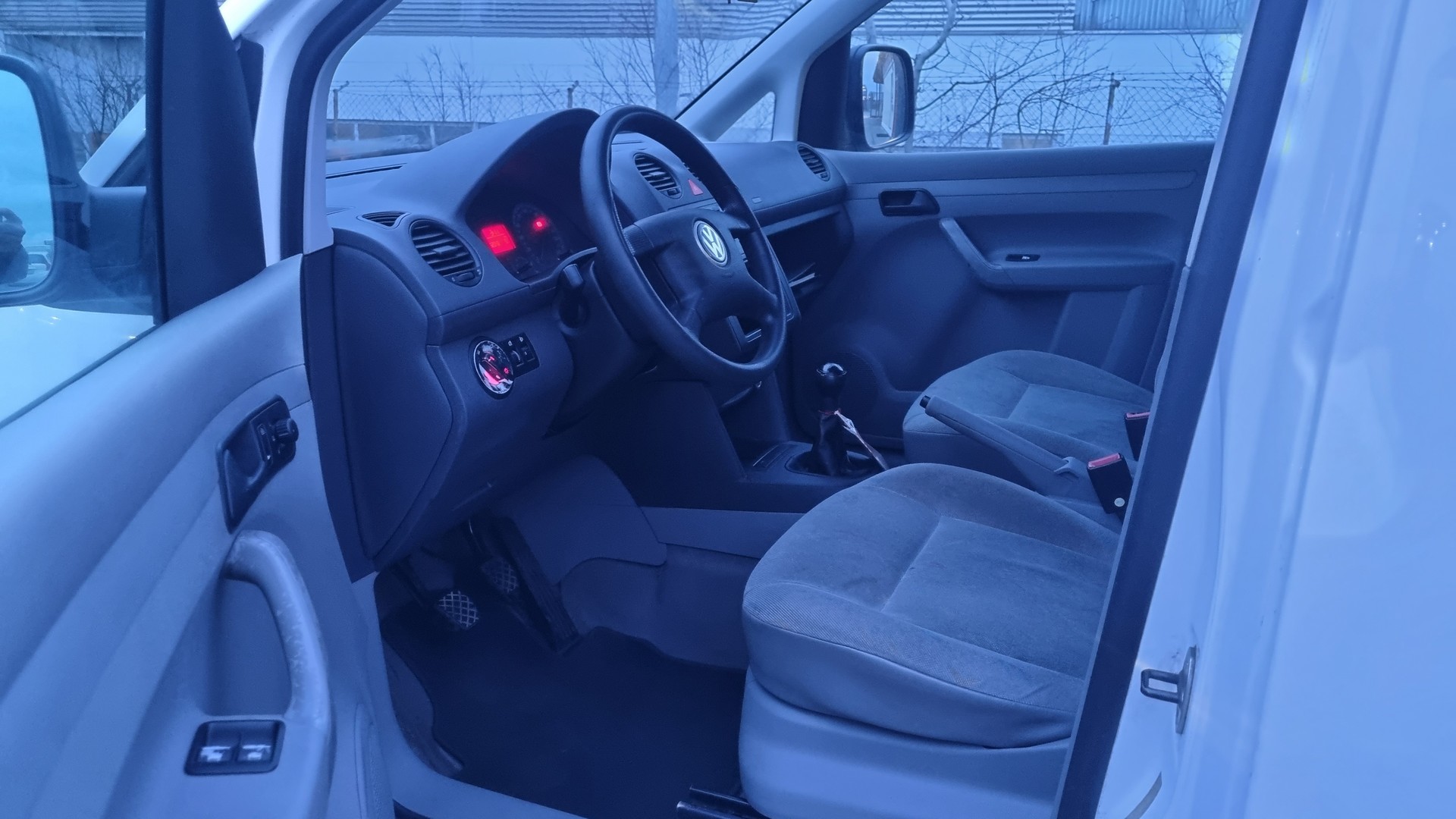VW Caddy 1.4-image-7