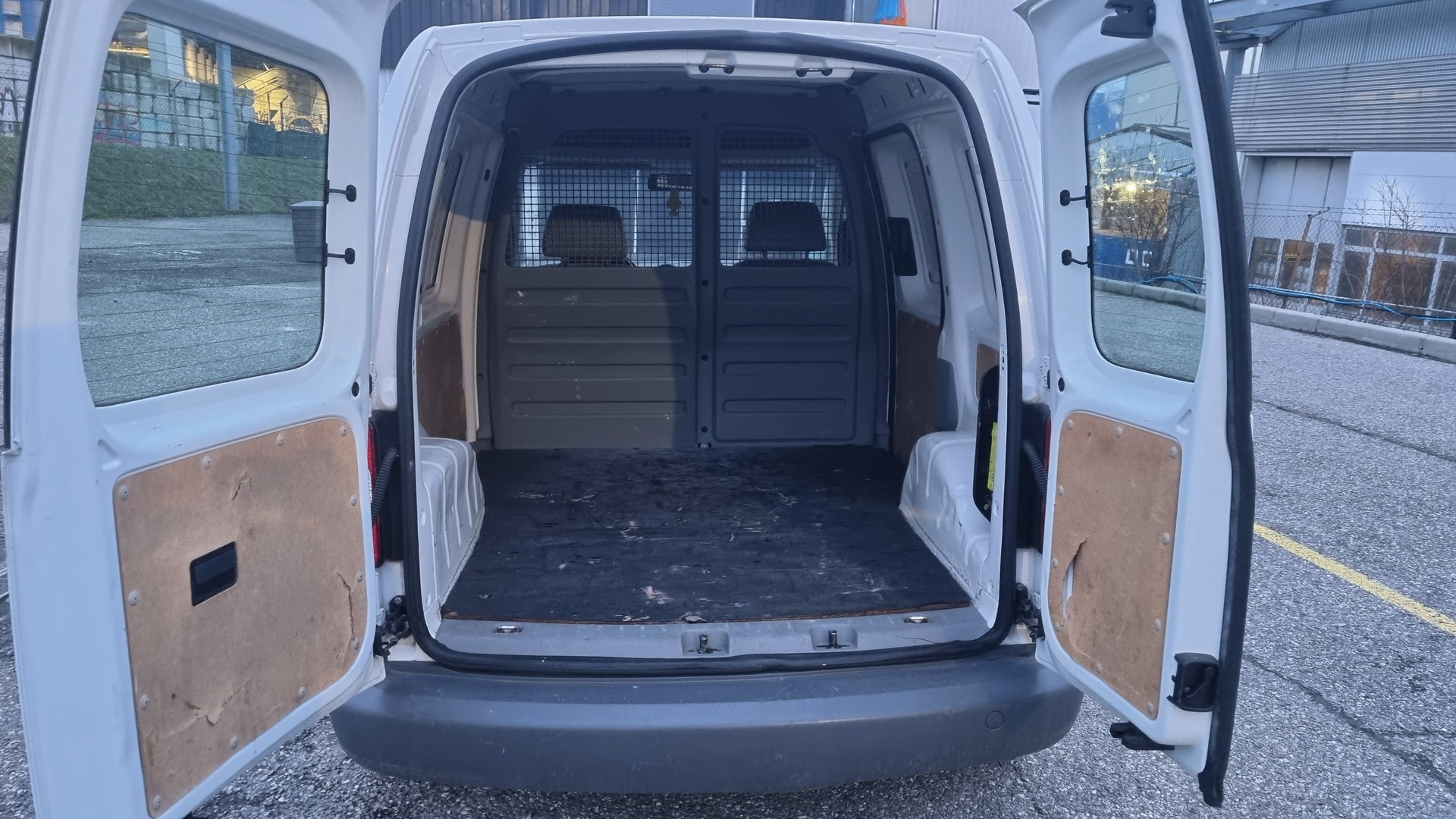 VW Caddy 1.4-image-5