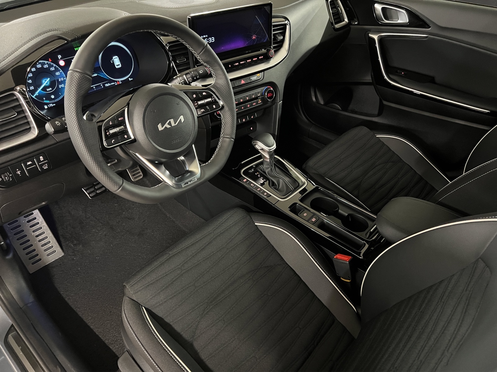 KIA Ceed SW 1.5 T MHEV GT-Line-image-5