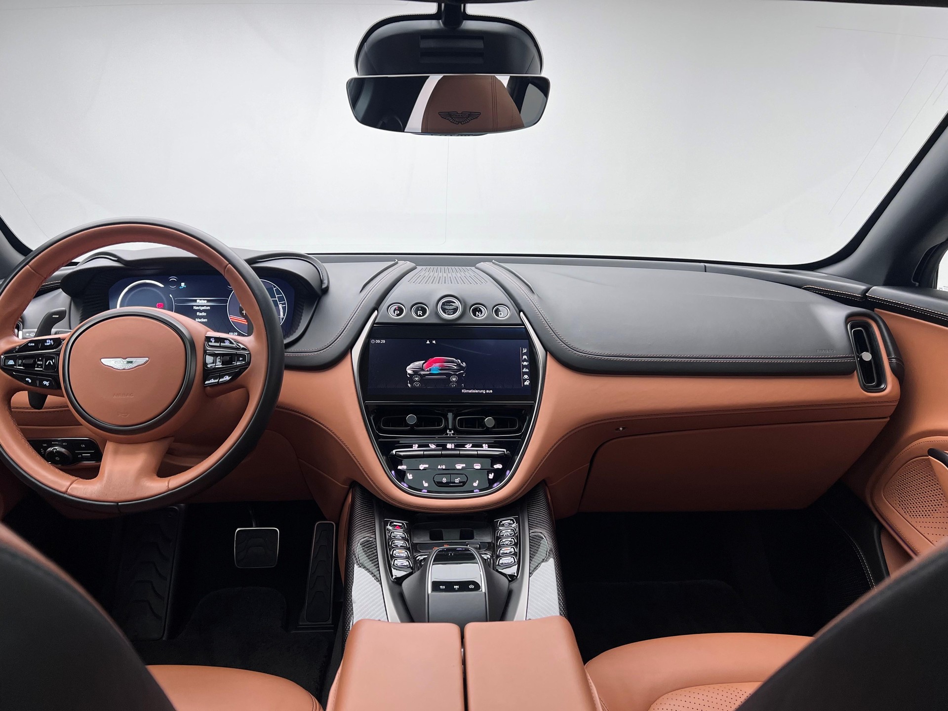 ASTON MARTIN DBX 4.0 V8 Bi-Turbo-image-4