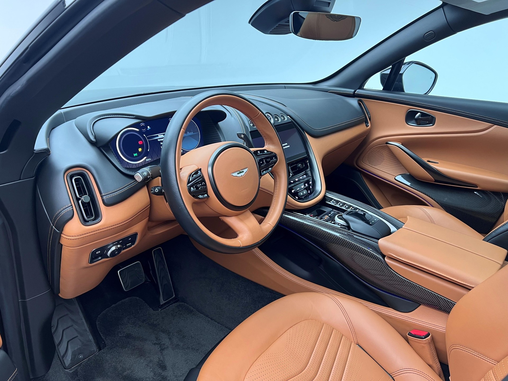 ASTON MARTIN DBX 4.0 V8 Bi-Turbo-image-2