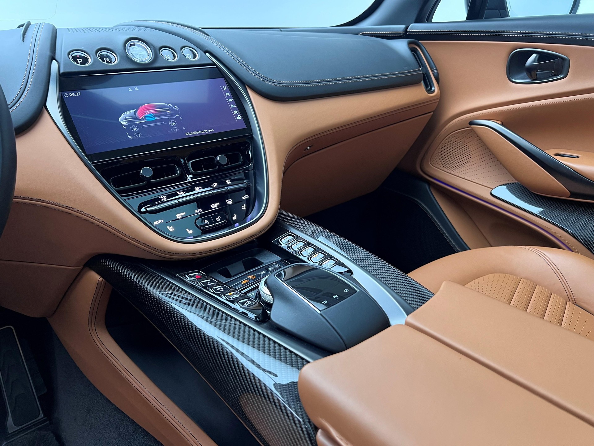 ASTON MARTIN DBX 4.0 V8 Bi-Turbo-image-8