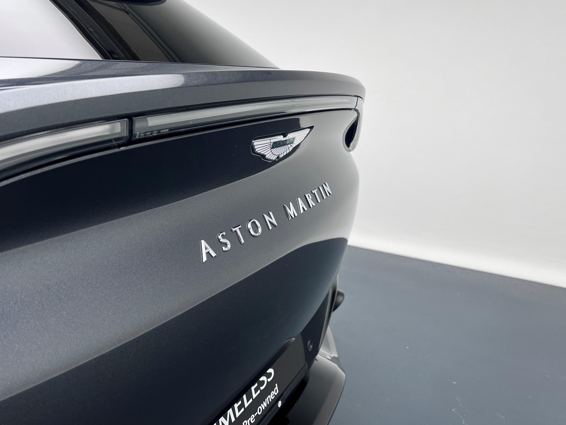 ASTON MARTIN DBX 4.0 V8 Bi-Turbo-image-22
