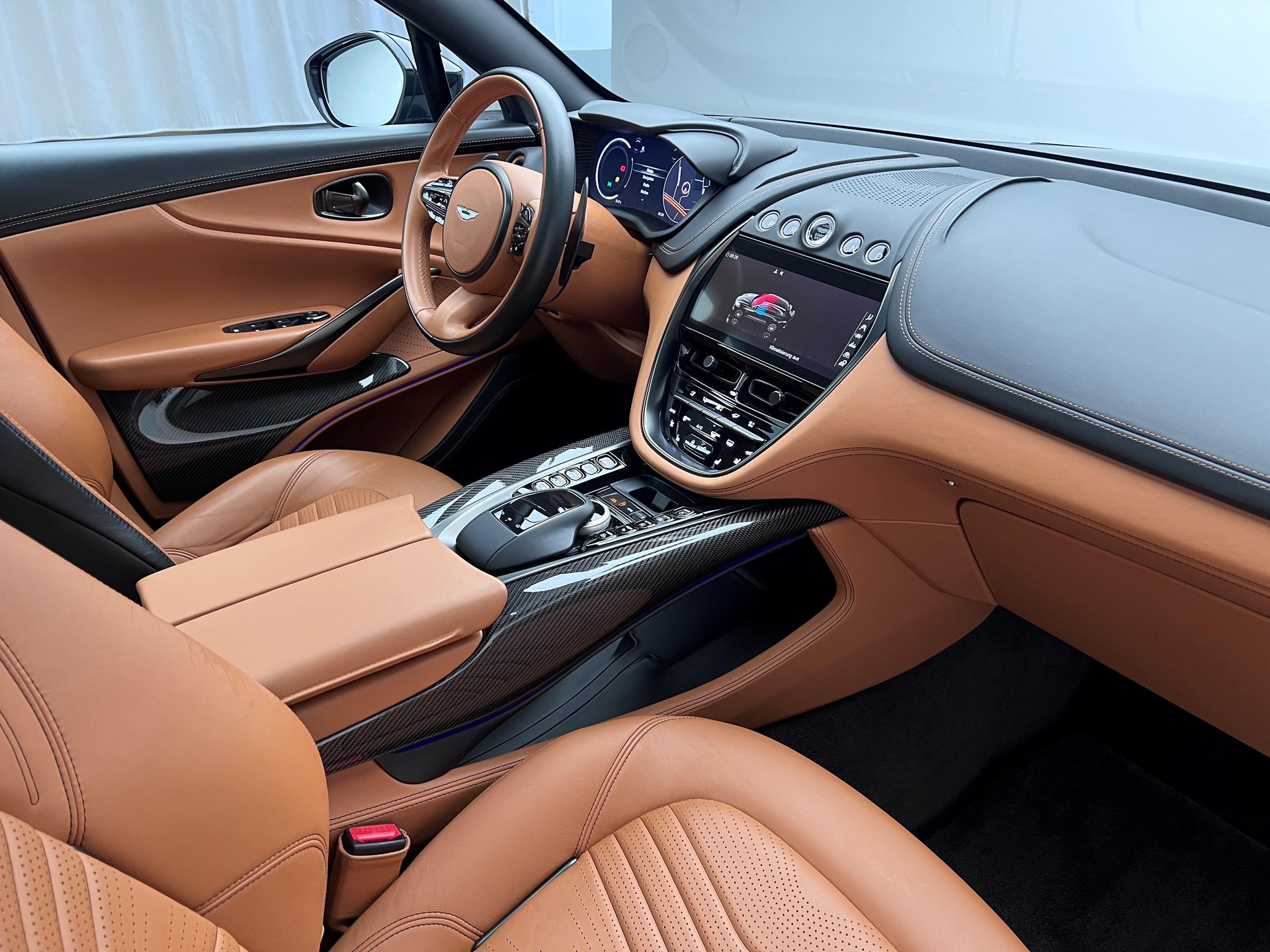 ASTON MARTIN DBX 4.0 V8 Bi-Turbo-image-7
