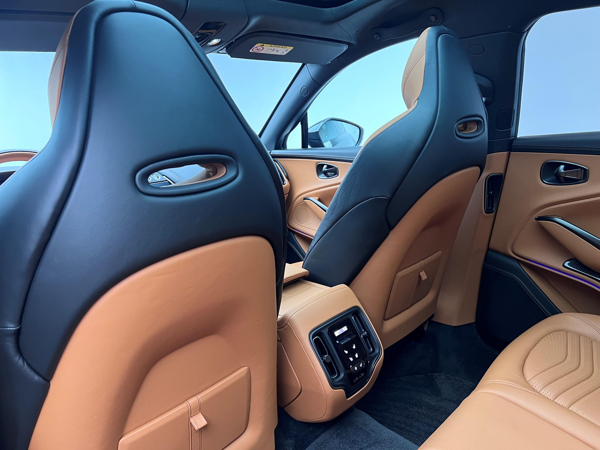 ASTON MARTIN DBX 4.0 V8 Bi-Turbo-image-13
