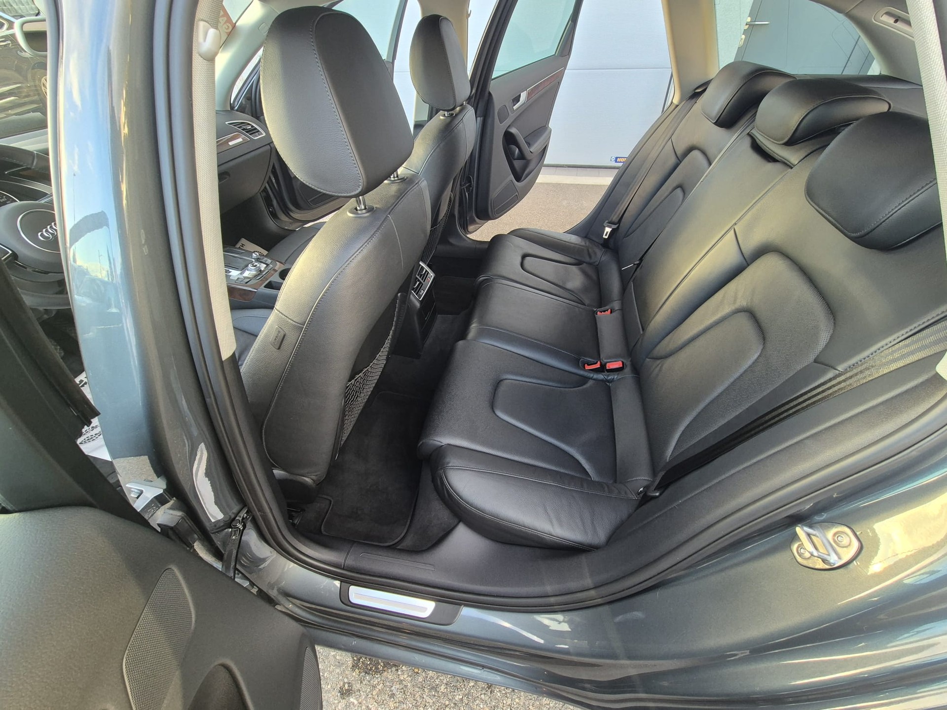 AUDI A4 Avant 3.0 TDI quattro S-tronic-image-9