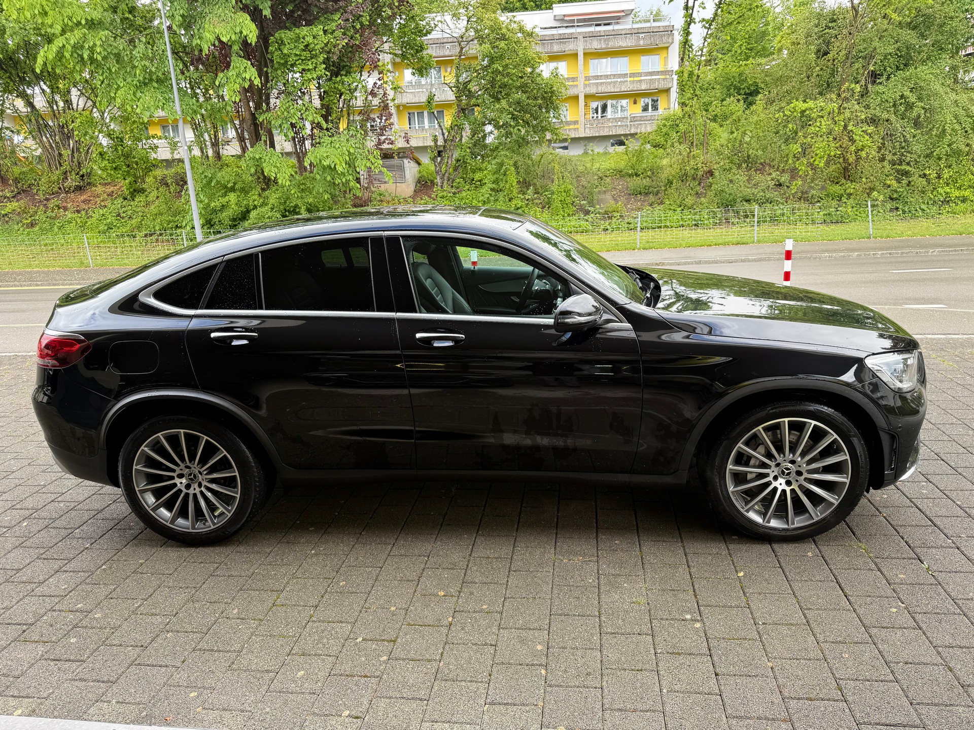 MERCEDES-BENZ GLC Coupé 300 AMG Line 4Matic 9G-Tronic-image-3
