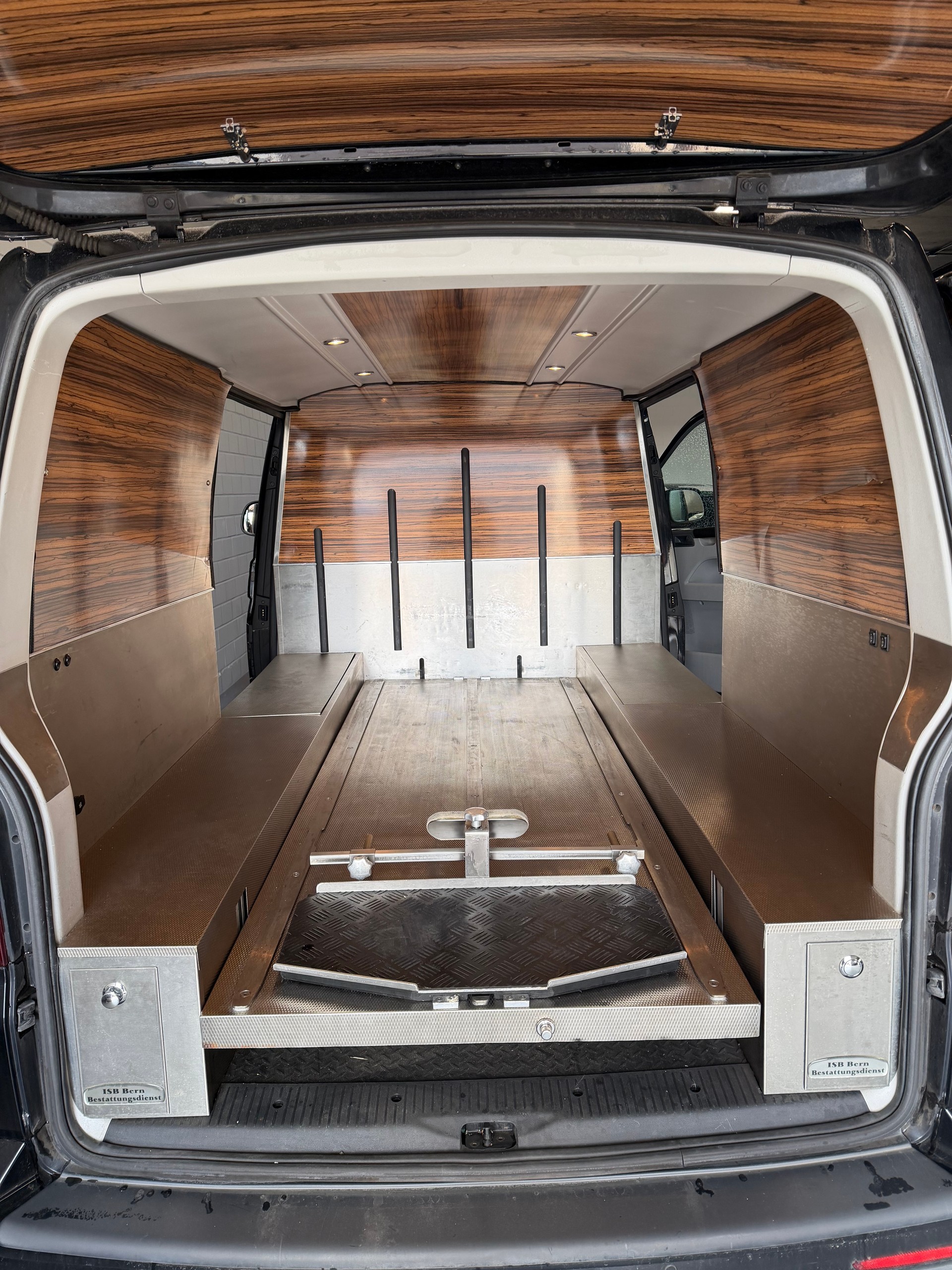 VW T5 2.0 TDI Leichenwagen-image-14