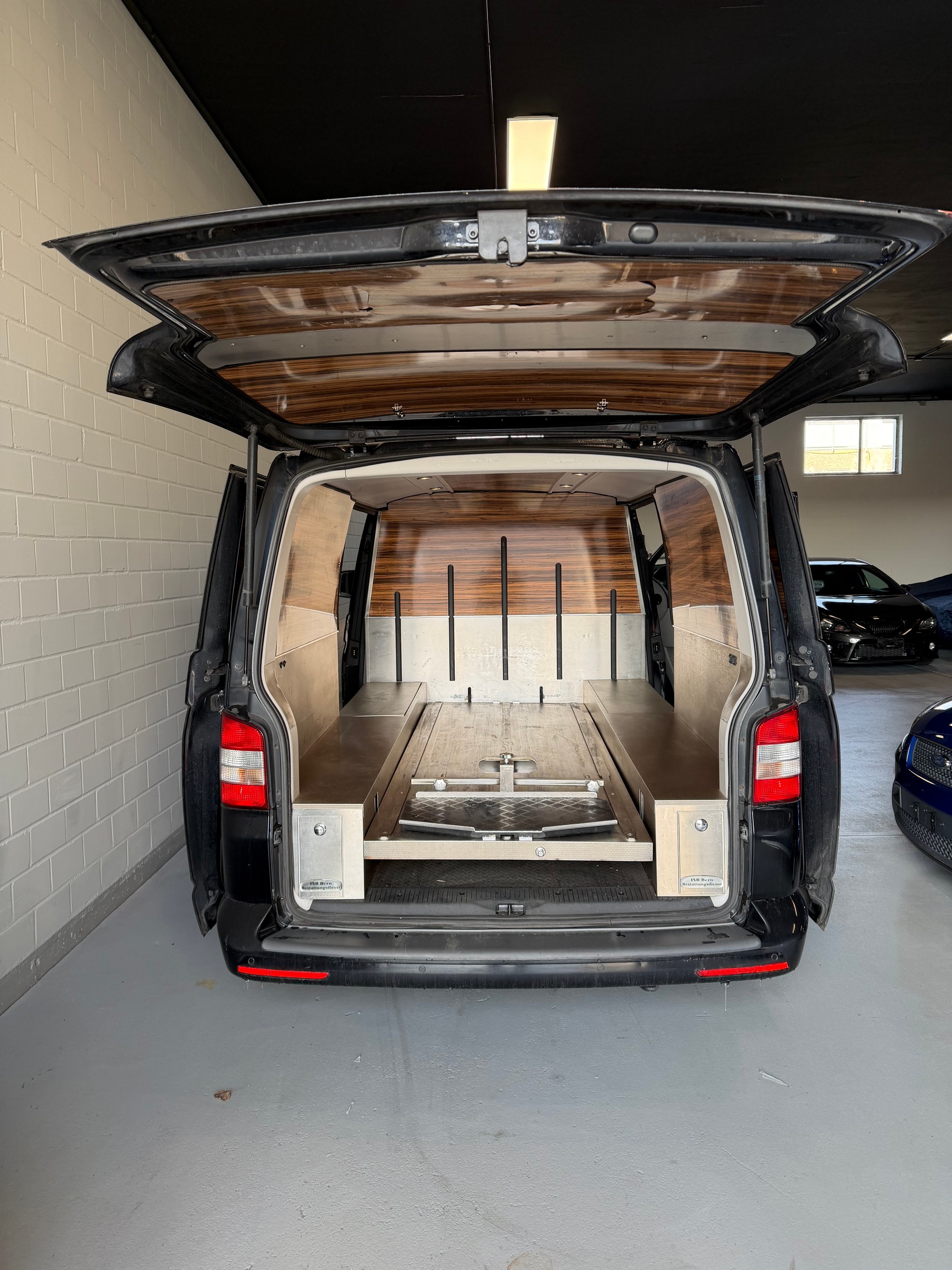 VW T5 2.0 TDI Leichenwagen-image-10