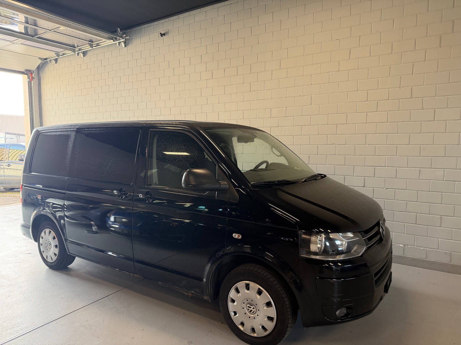 VW T5 2.0 TDI Leichenwagen-image-1