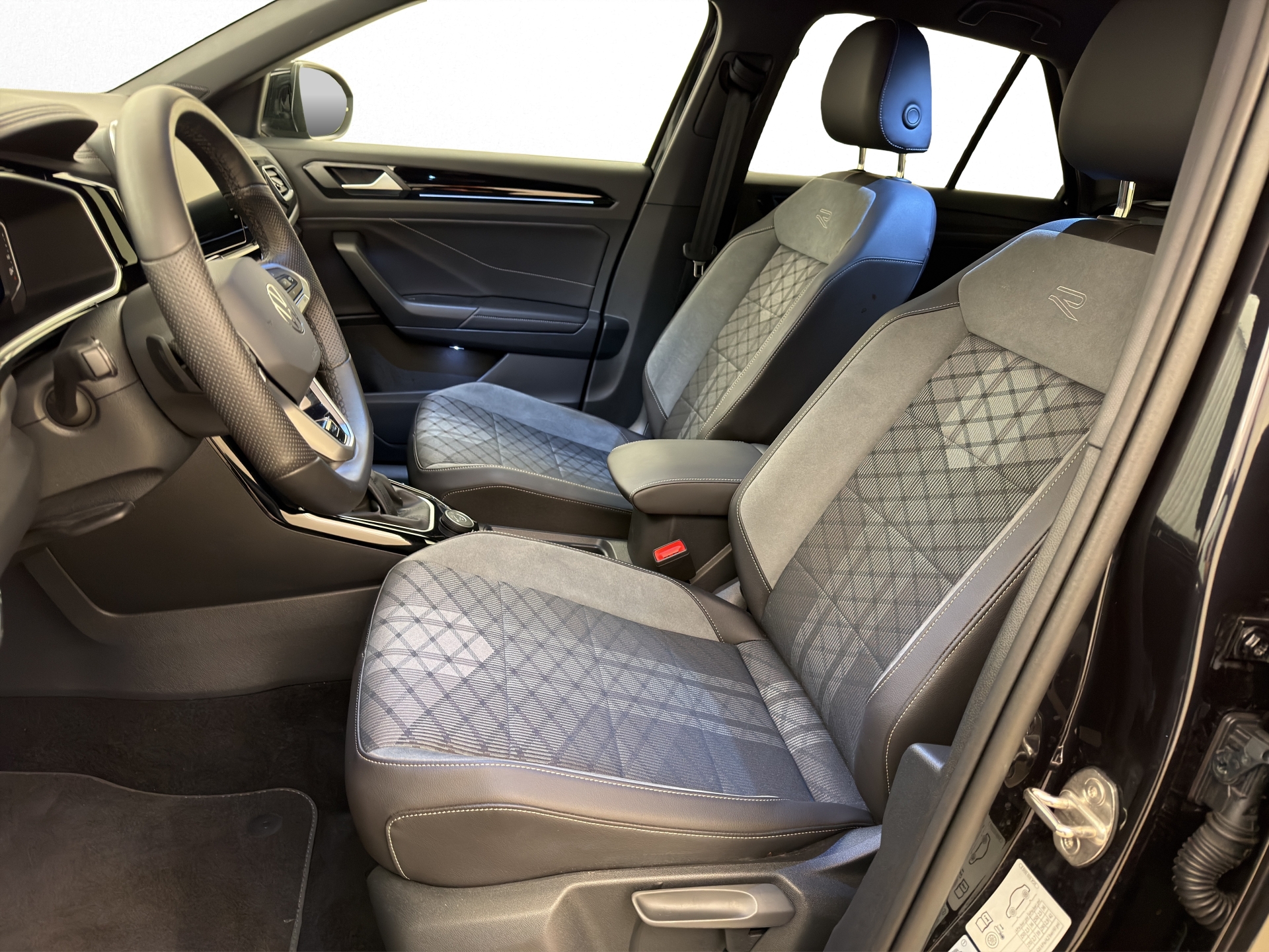 VW T-Roc 2.0 TSI R-Line DSG 4motion-image-3