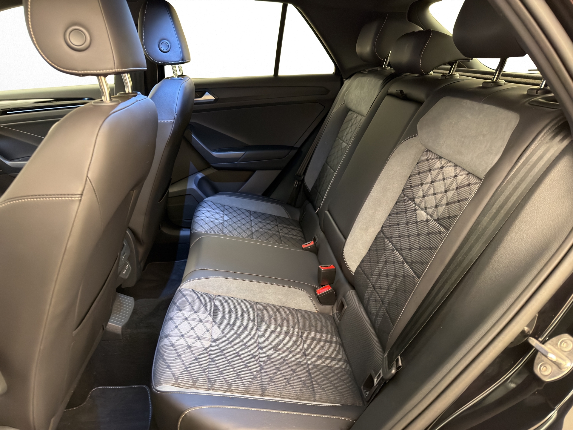 VW T-Roc 2.0 TSI R-Line DSG 4motion-image-7