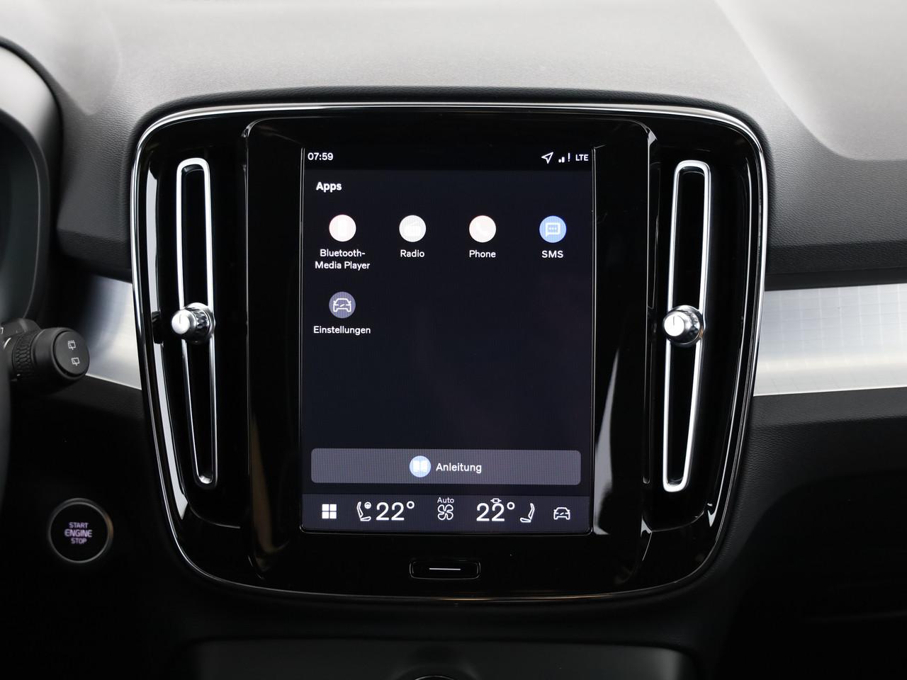 VOLVO XC40 2.0 B3 MH Plus Dark-image-14