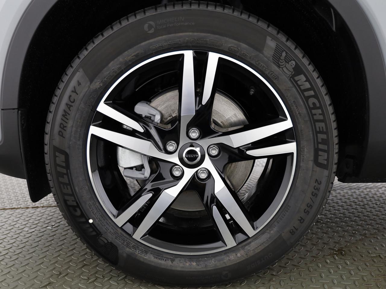 VOLVO XC40 2.0 B3 MH Plus Dark-image-20