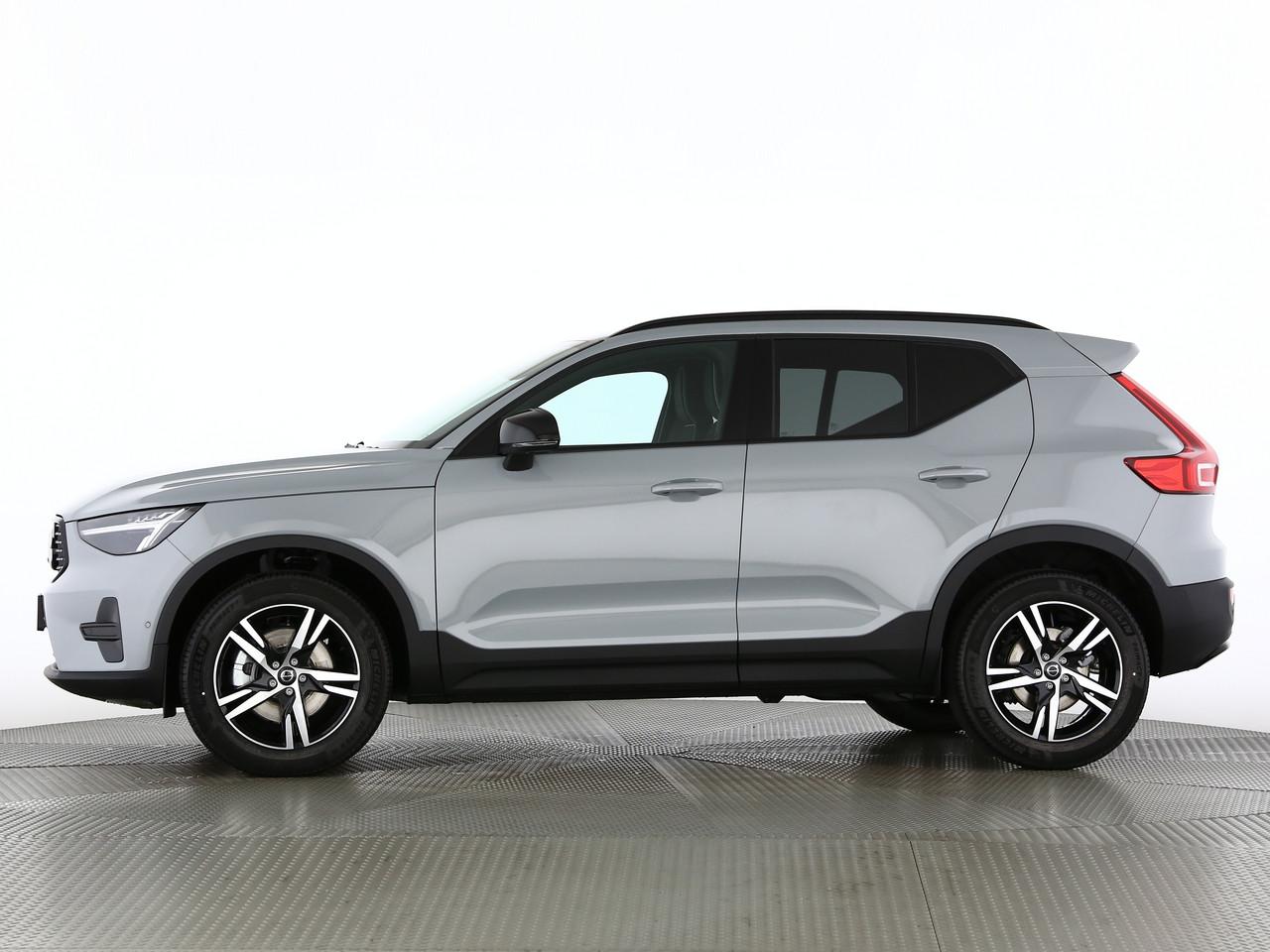 VOLVO XC40 2.0 B3 MH Plus Dark-image-2