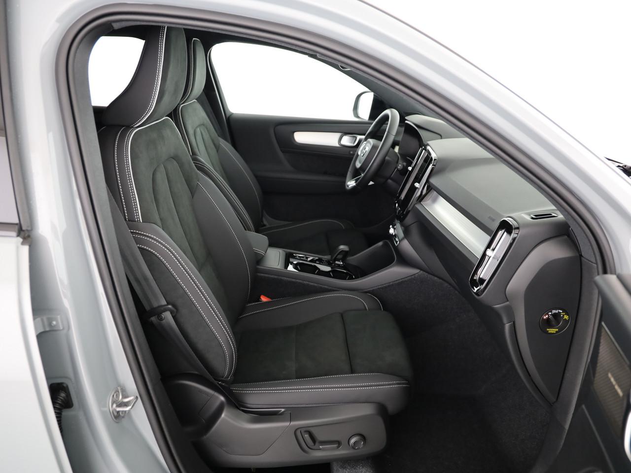 VOLVO XC40 2.0 B3 MH Plus Dark-image-9