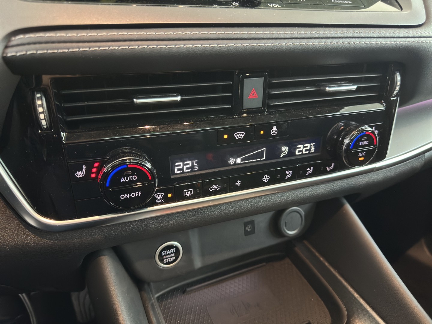 NISSAN Qashqai 1.3 DIG-T MHEV N-Connecta Xtronic-image-12