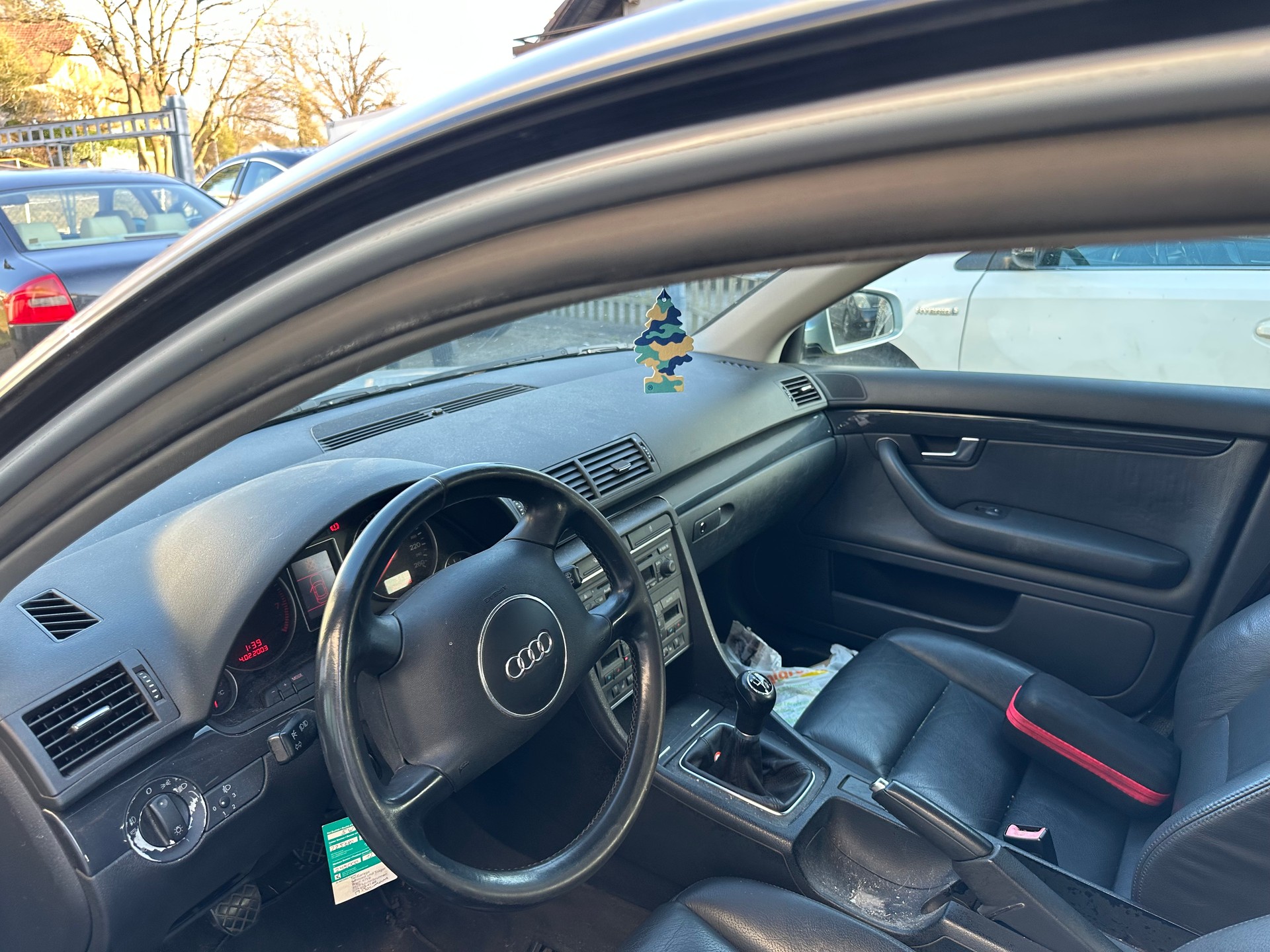 AUDI A4 Avant 3.0 V6-image-8