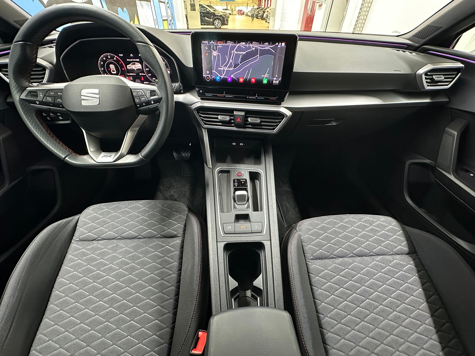 SEAT Leon 1.5 eTSI mHEV DSG FR-image-9