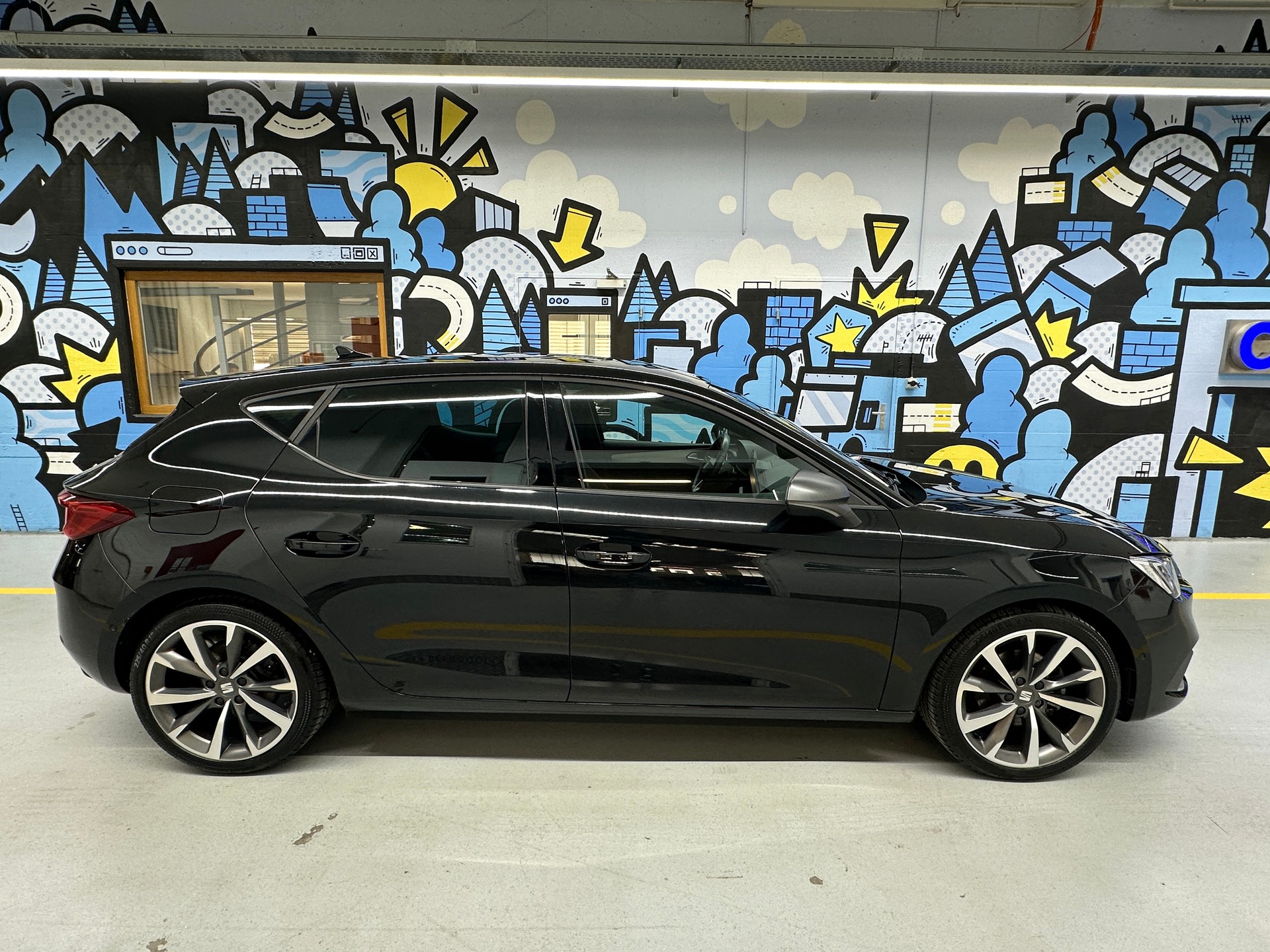 SEAT Leon 1.5 eTSI mHEV DSG FR-image-2