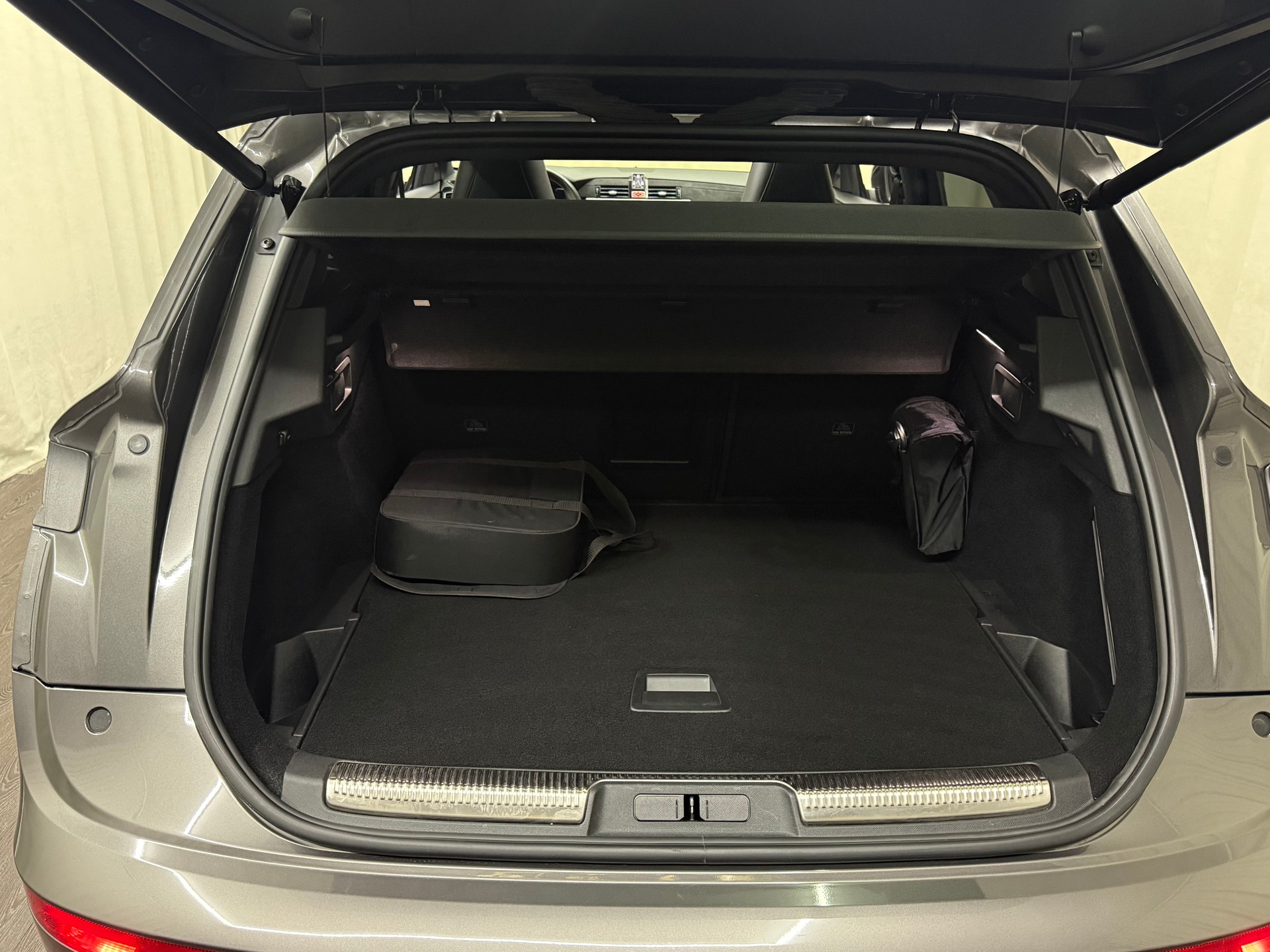 DS AUTOMOBILES DS 7 Crossback E-Tense 300 Performance Line-image-16