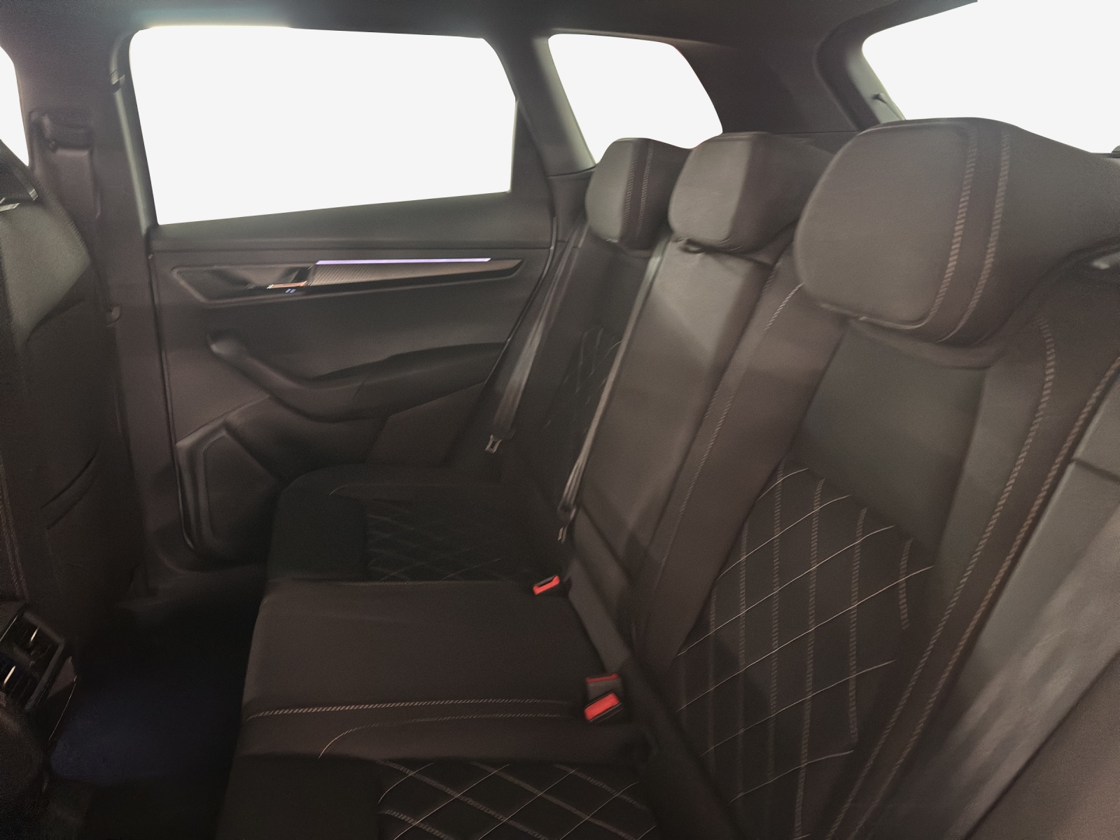 SKODA Karoq 2.0 TSI SportLine 4x4 DSG-image-8