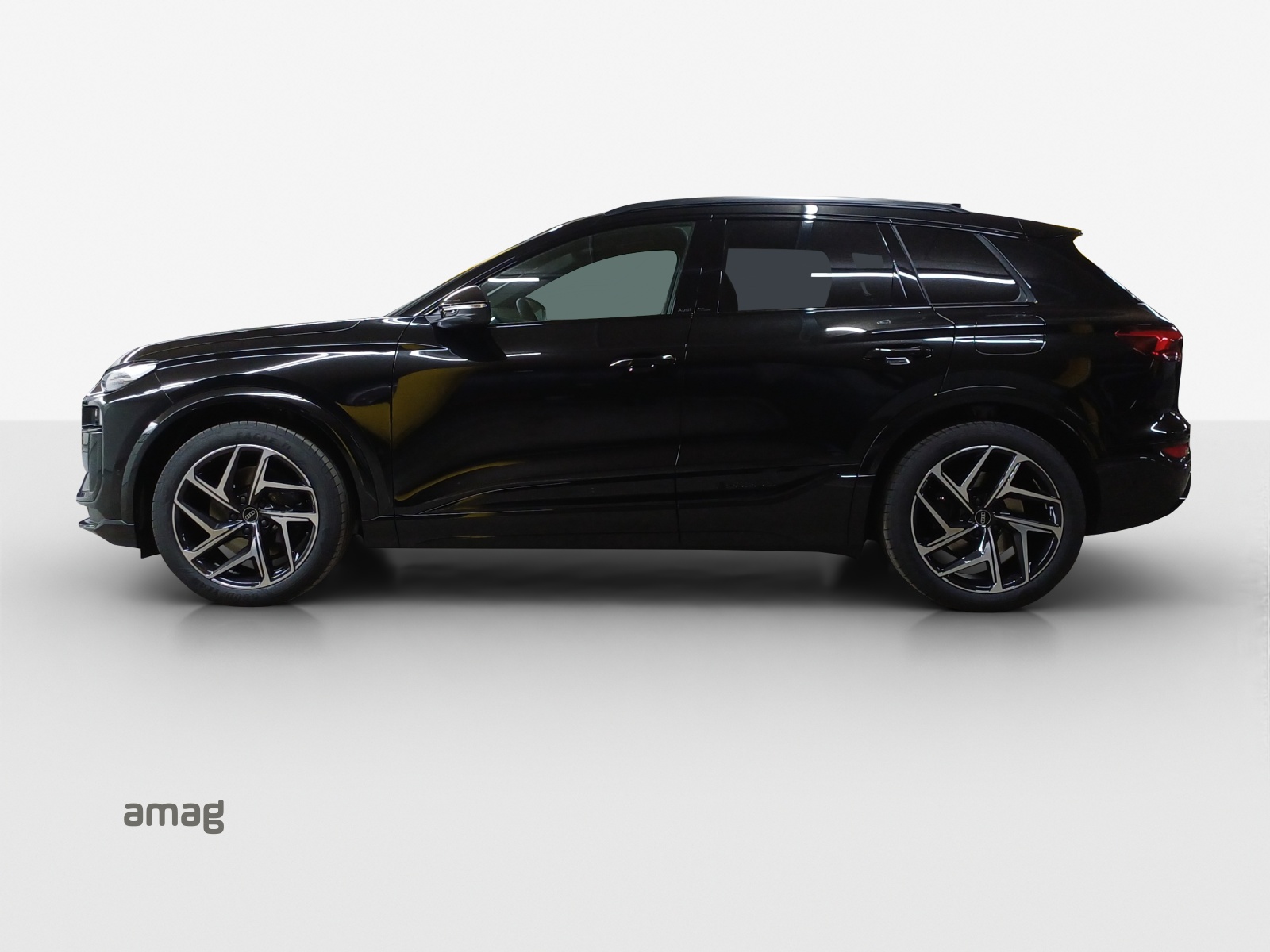 AUDI SQ6 e-tron quattro-showroom-element-1