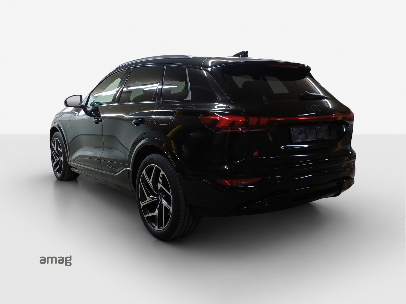 AUDI SQ6 e-tron quattro-showroom-element-2