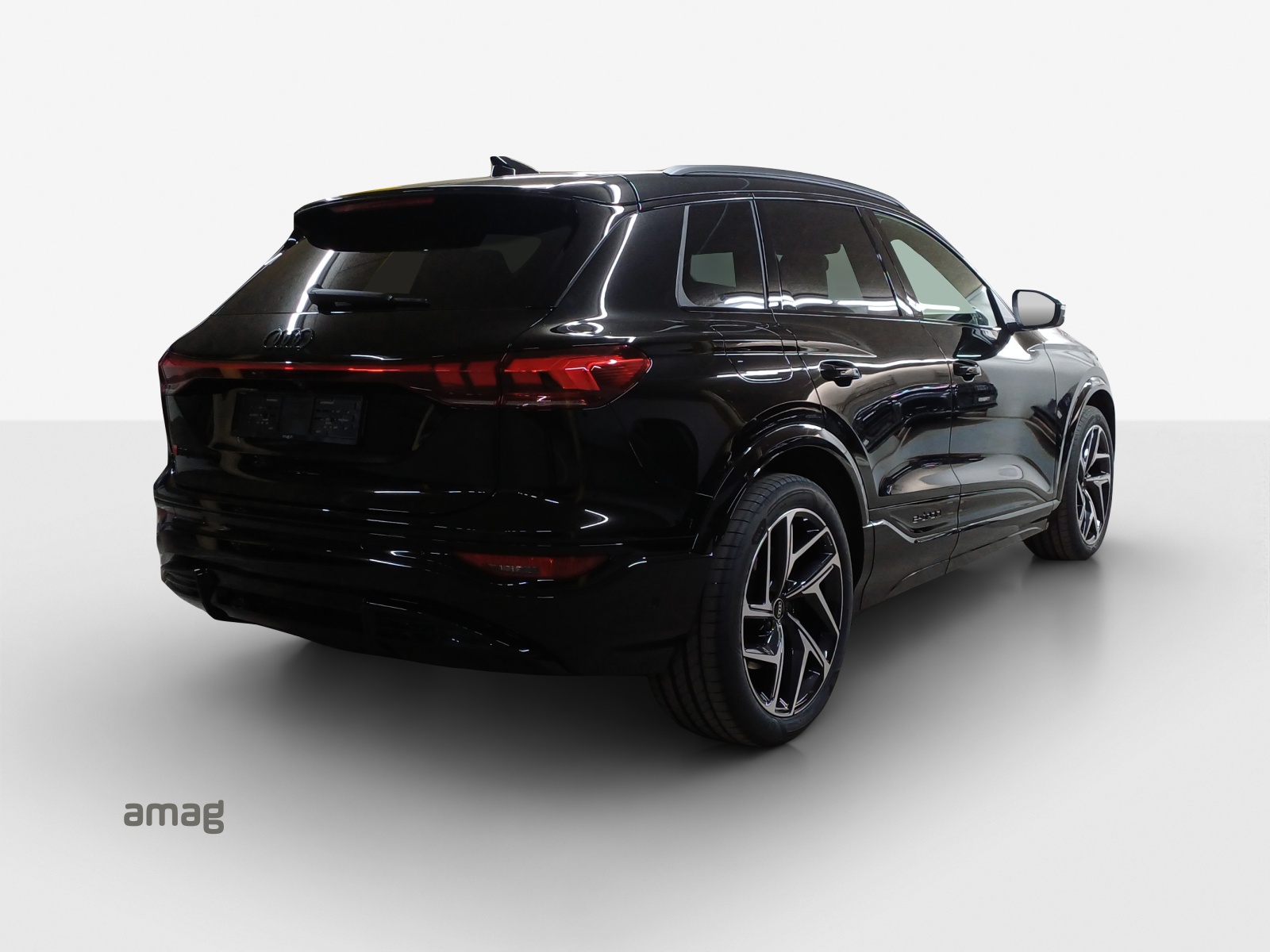 AUDI SQ6 e-tron quattro-image-4