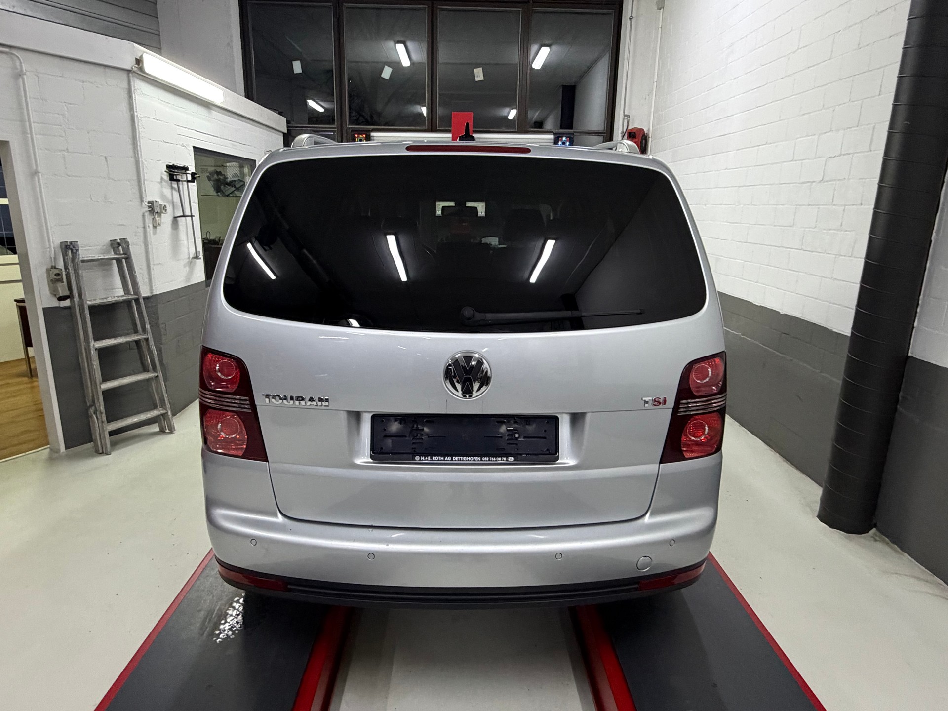 VW Touran 1.4 TSI Highline DSG-image-4