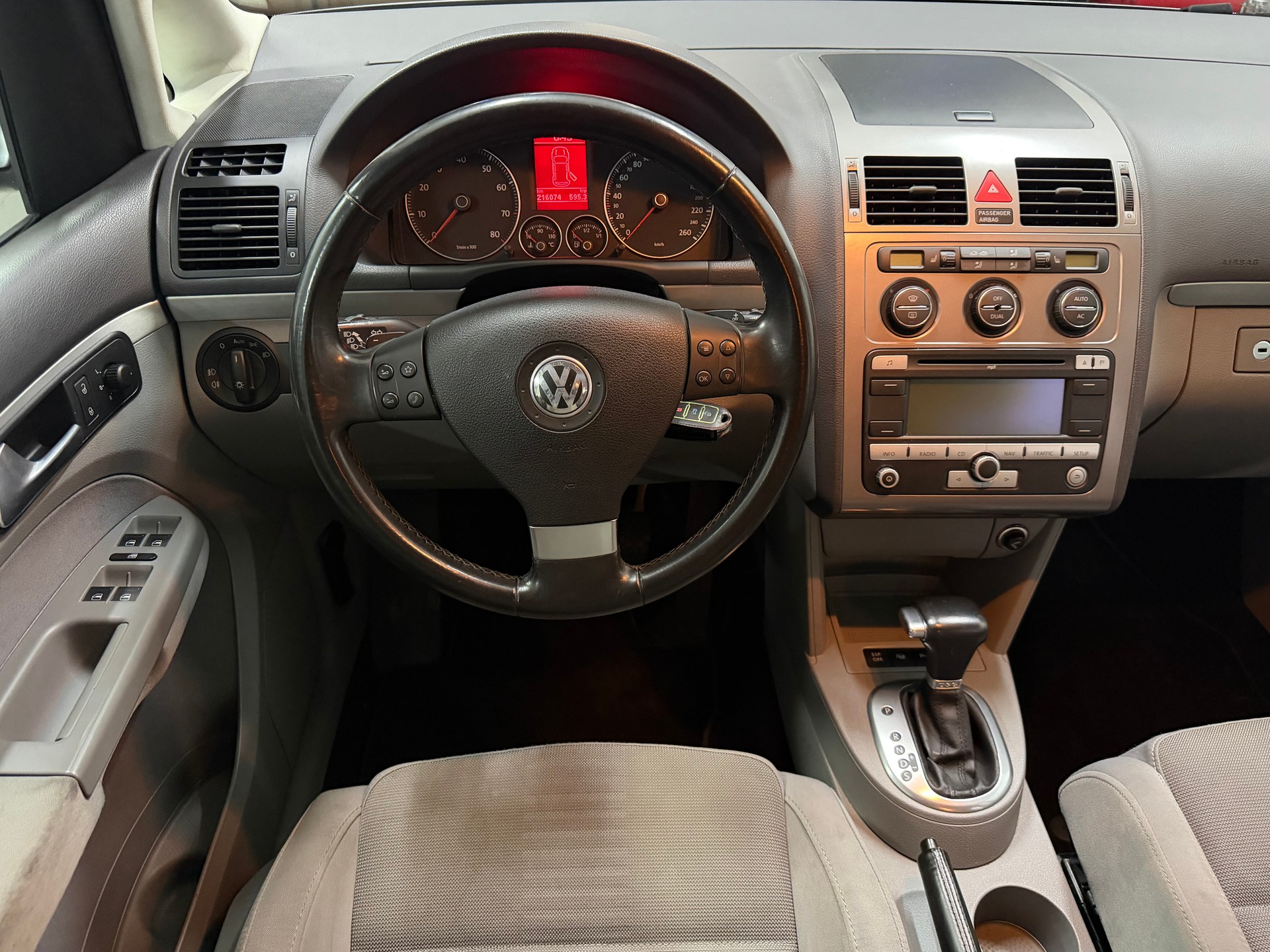 VW Touran 1.4 TSI Highline DSG-image-12