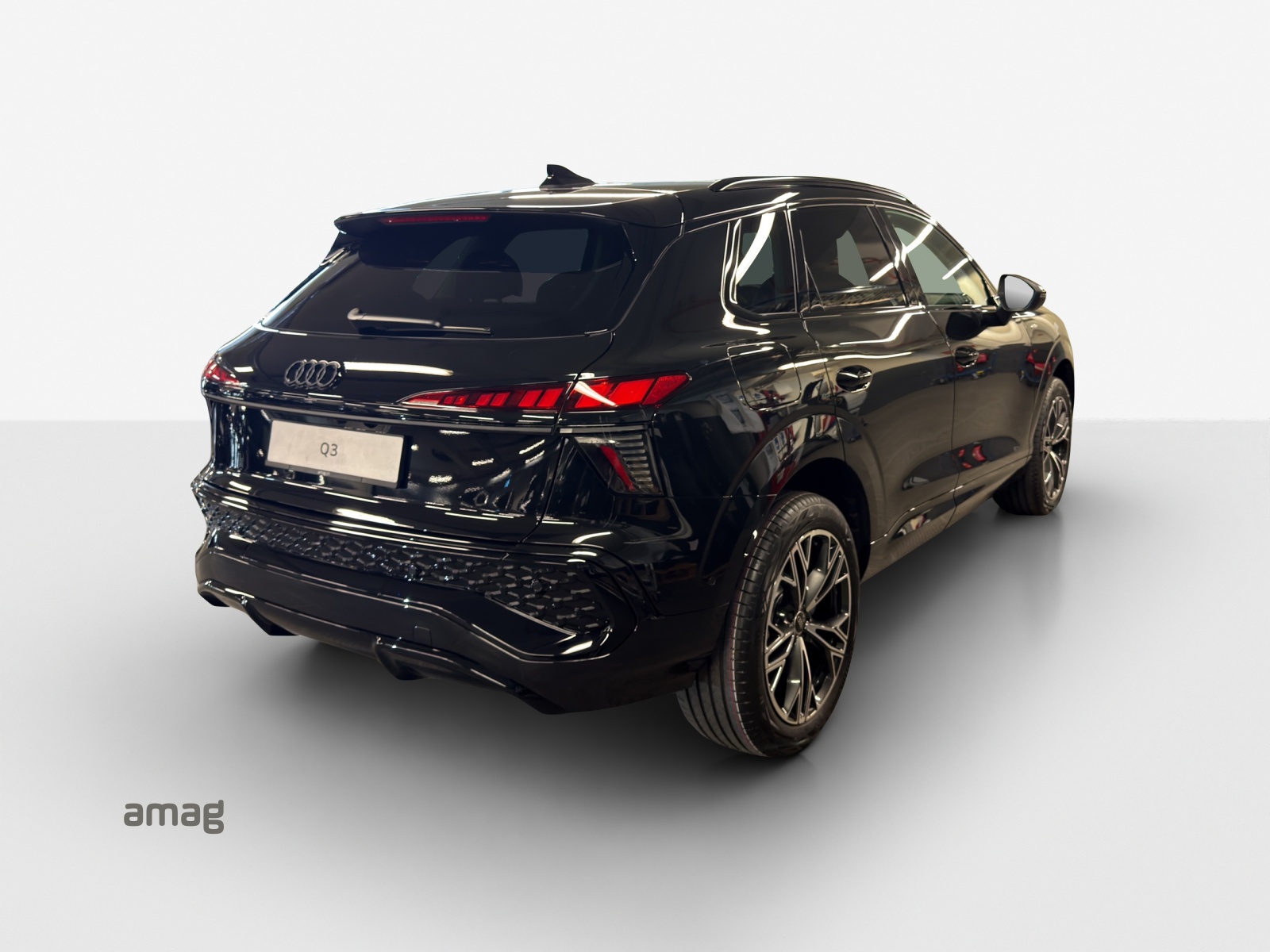 AUDI Q3 SUV e-hybrid 200 kW S tronig-image-4