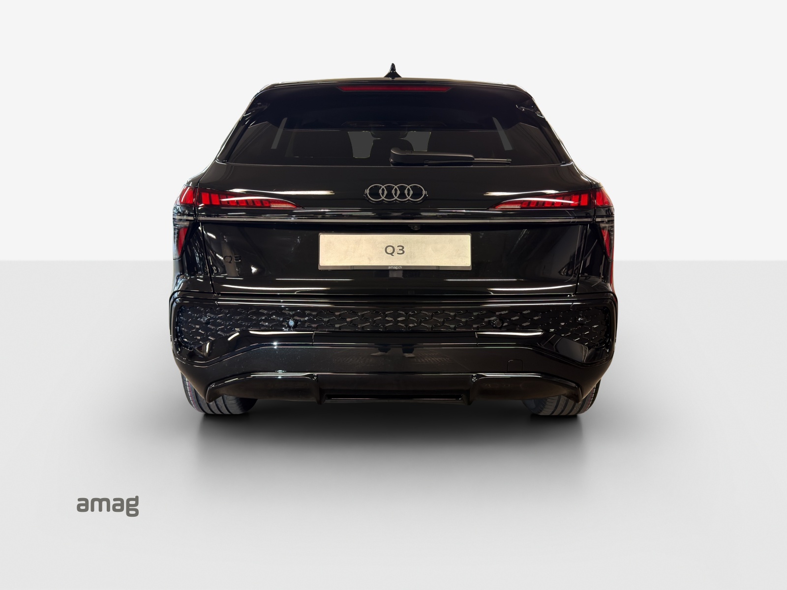 AUDI Q3 SUV e-hybrid 200 kW S tronig-image-3