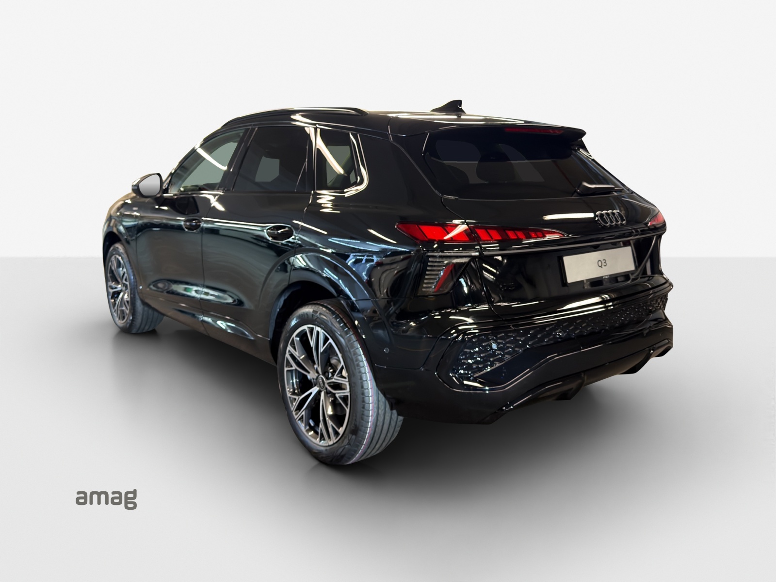 AUDI Q3 SUV e-hybrid 200 kW S tronig-image-2